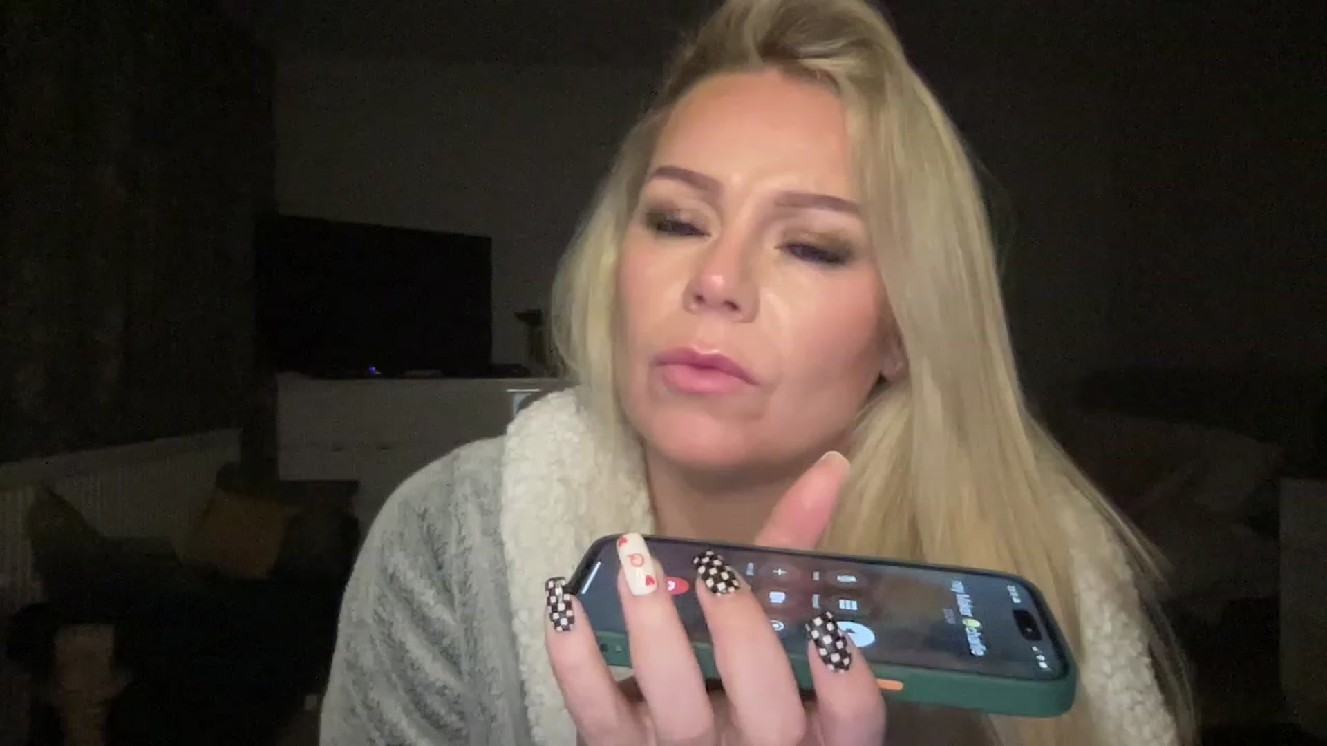 LaraLaughs video thumbnail
