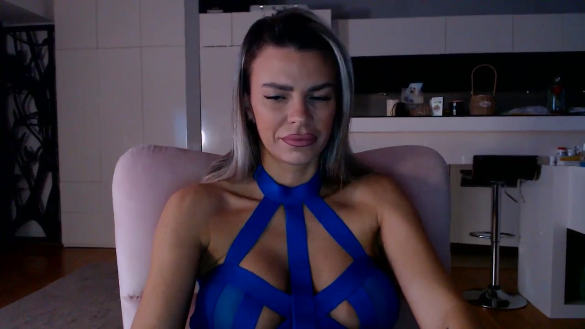 D_y_y video thumbnail
