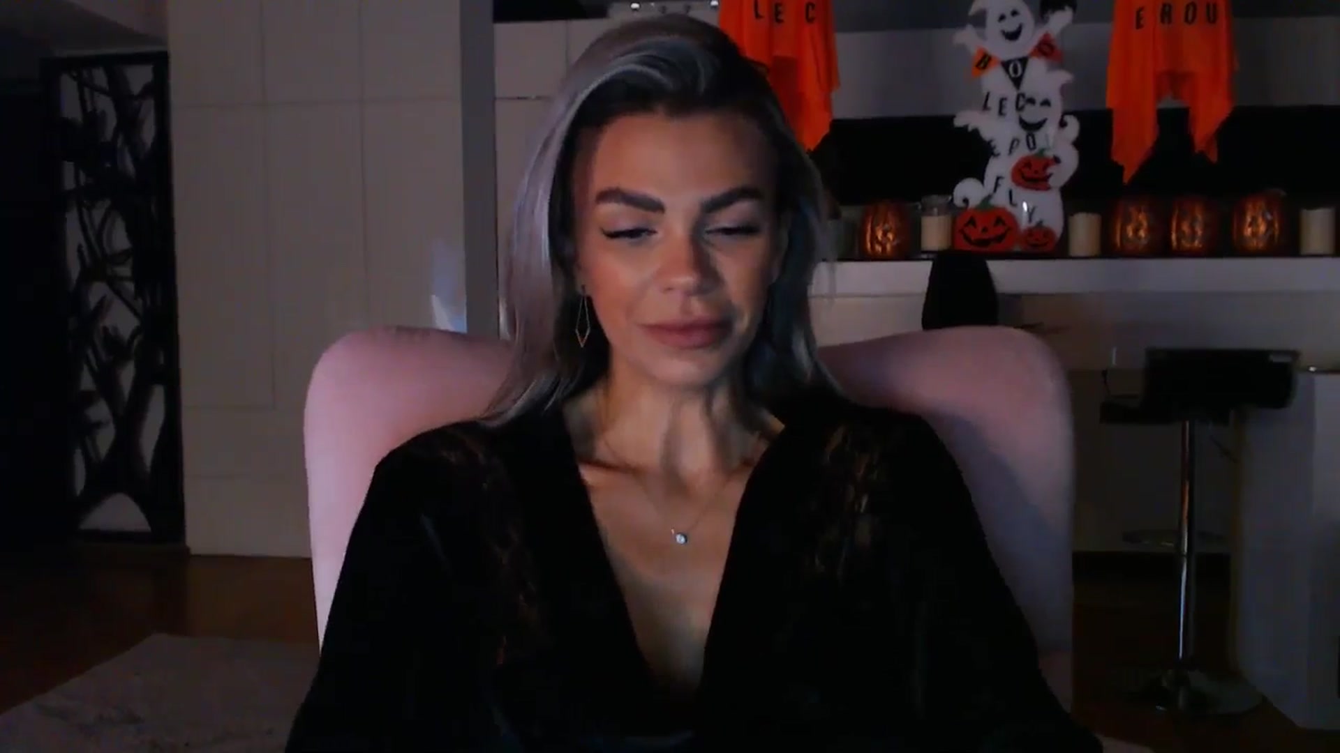 D_y_y video thumbnail