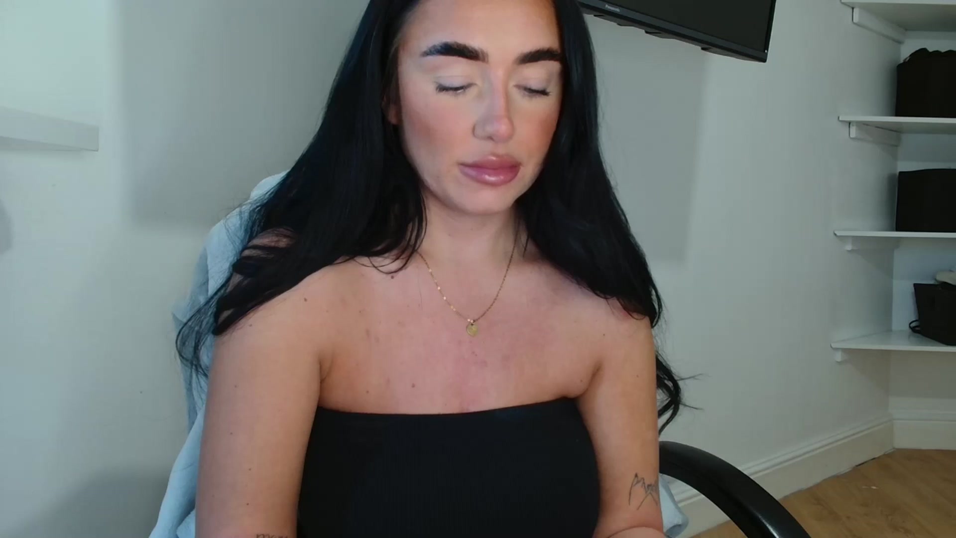 ElleBloom video thumbnail