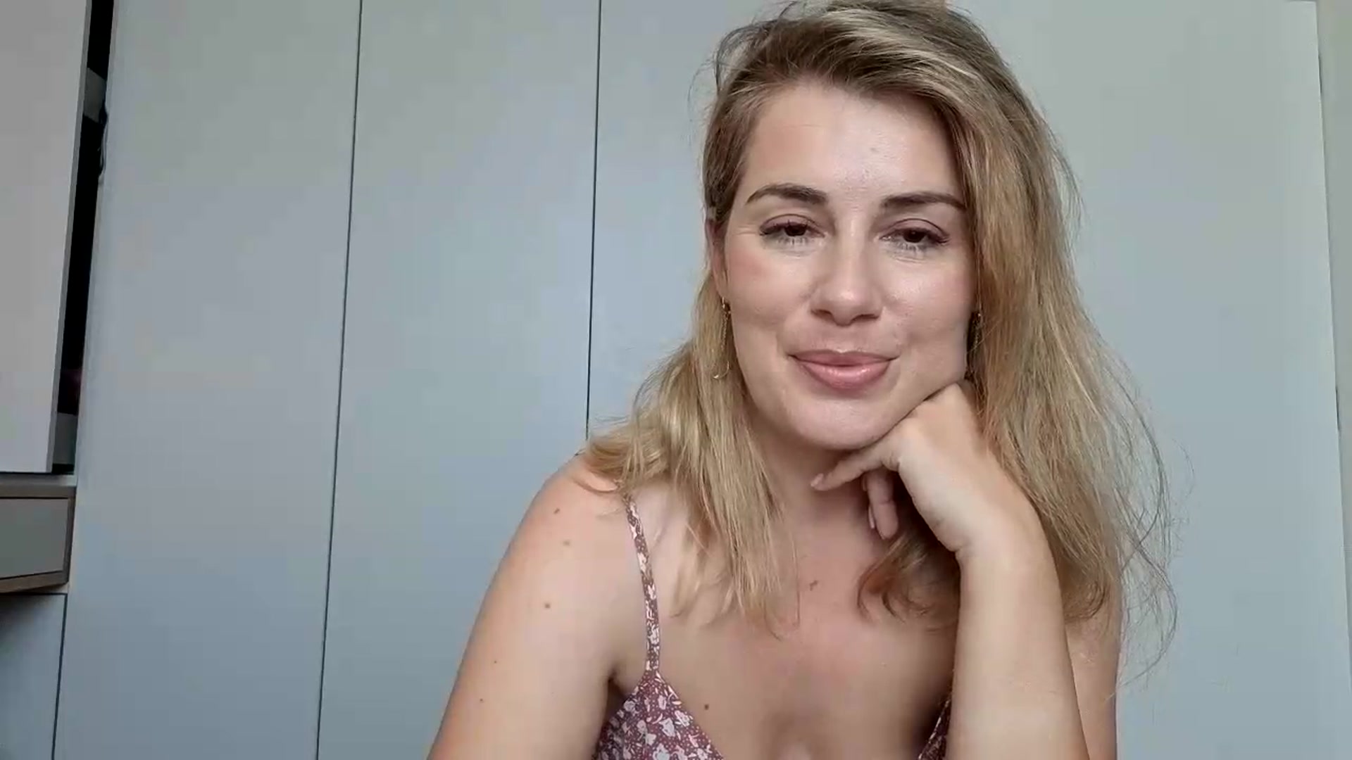PrettyWomen31 video thumbnail