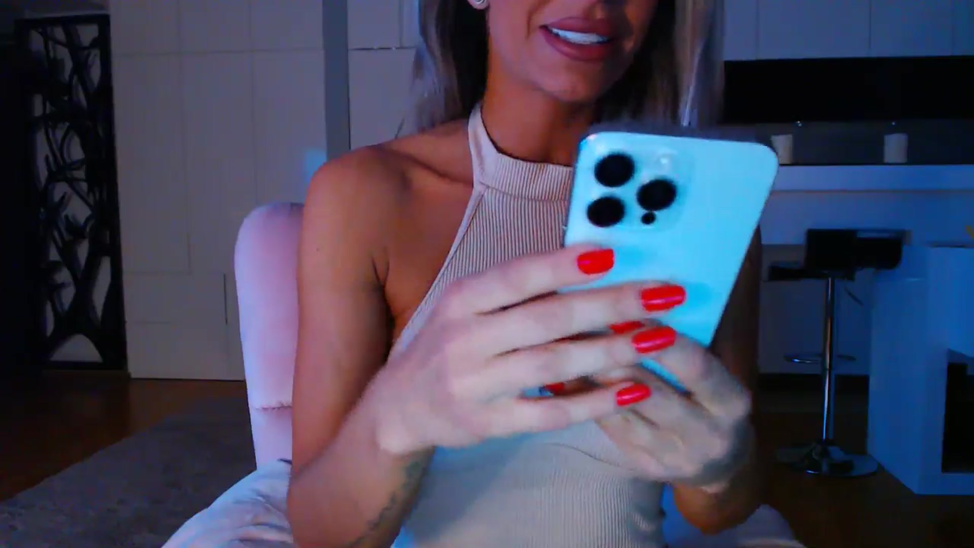 D_y_y video thumbnail