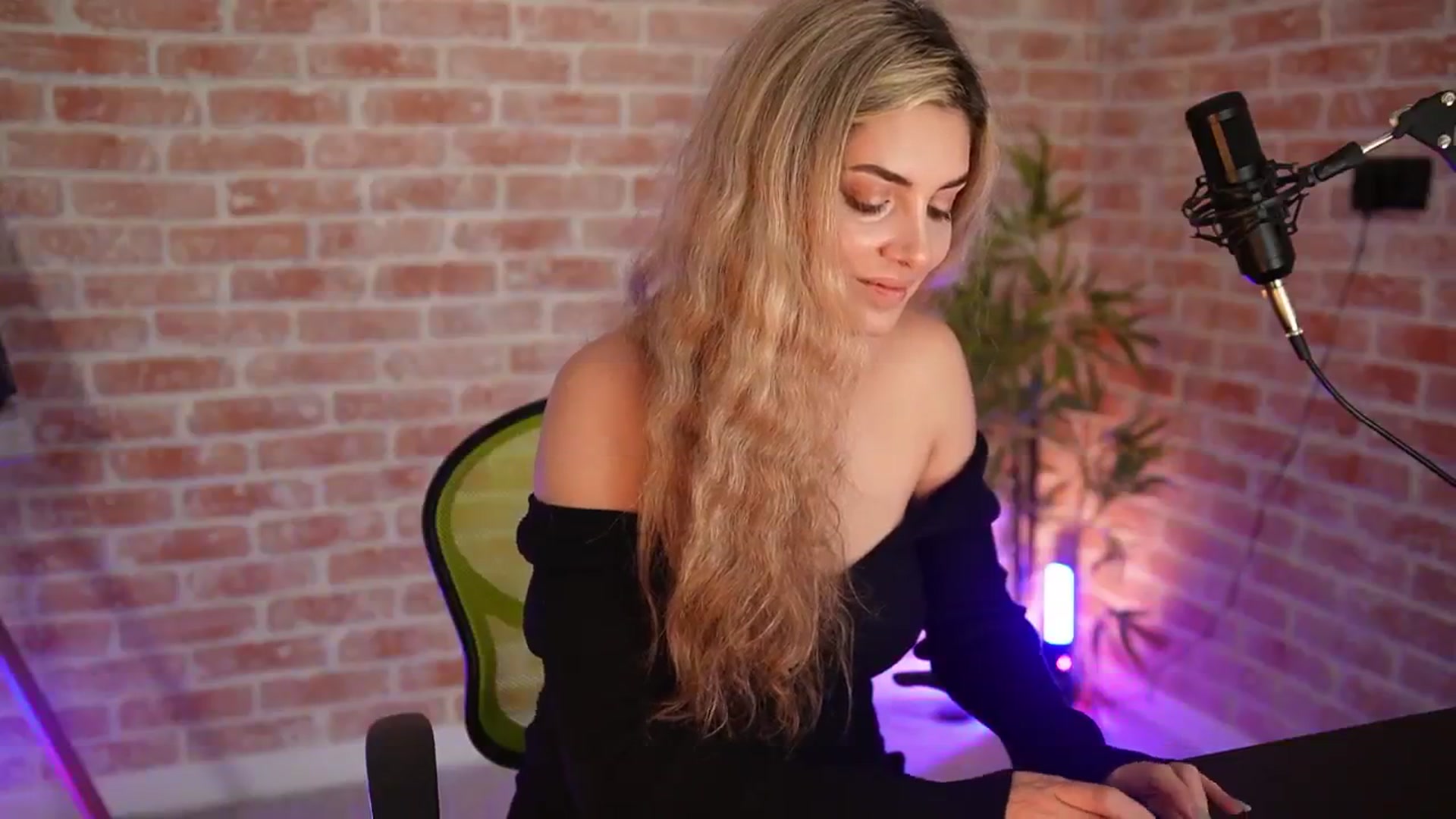 Allie_Synn video thumbnail