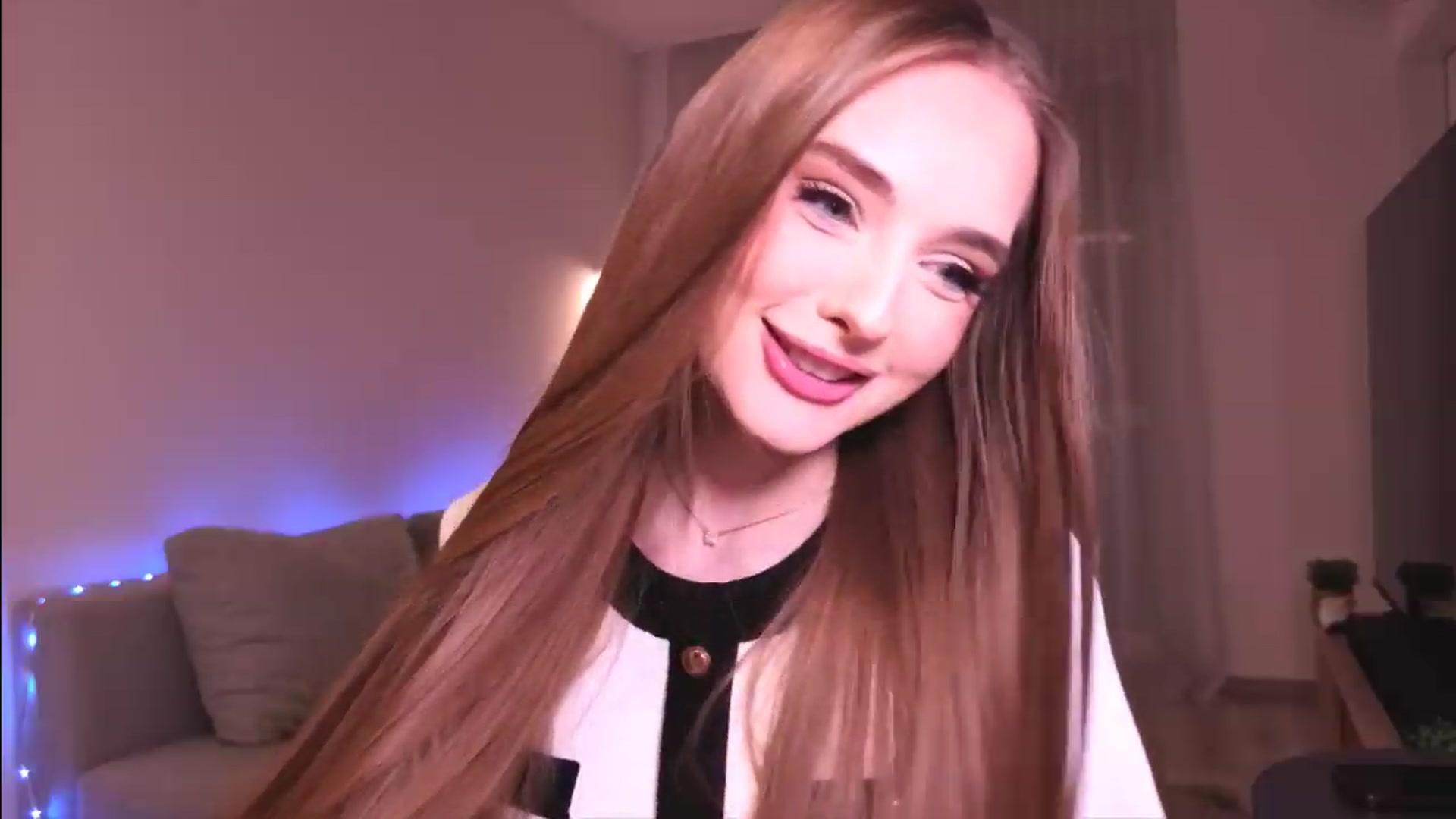 petitegonwild video thumbnail