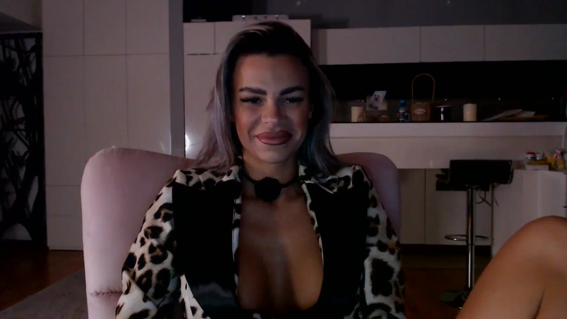 D_y_y video thumbnail