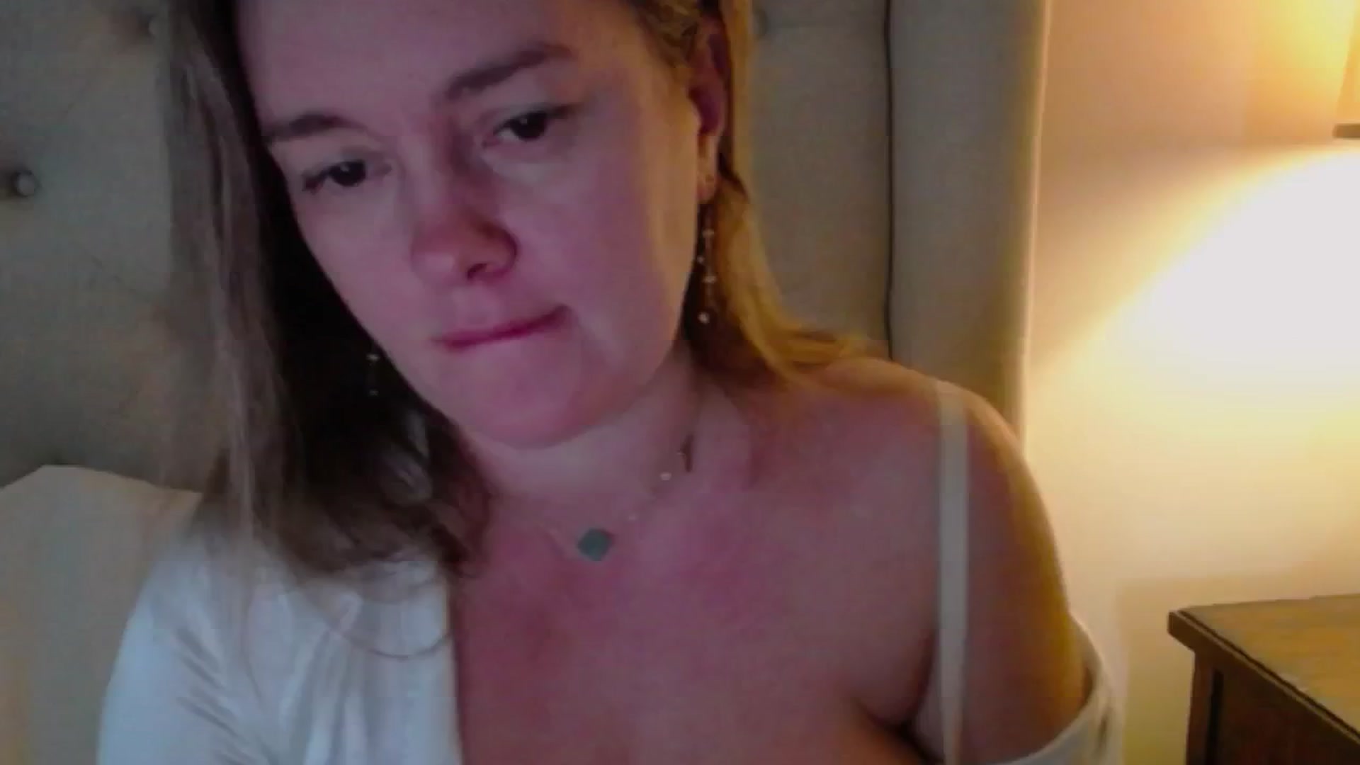 J0llye video thumbnail
