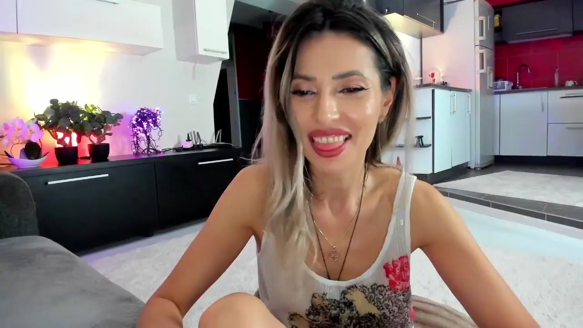 SmileyTinaa video thumbnail