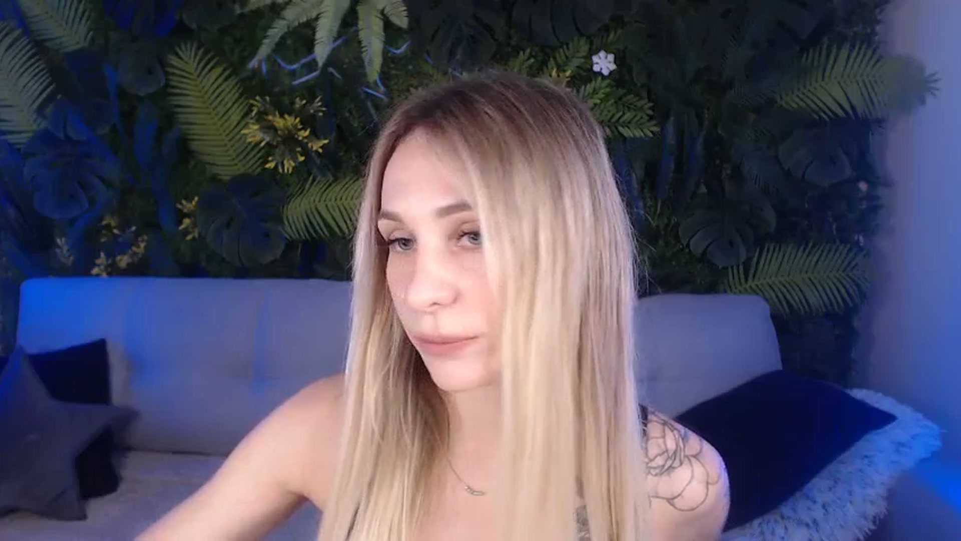 Horny_Blond video thumbnail