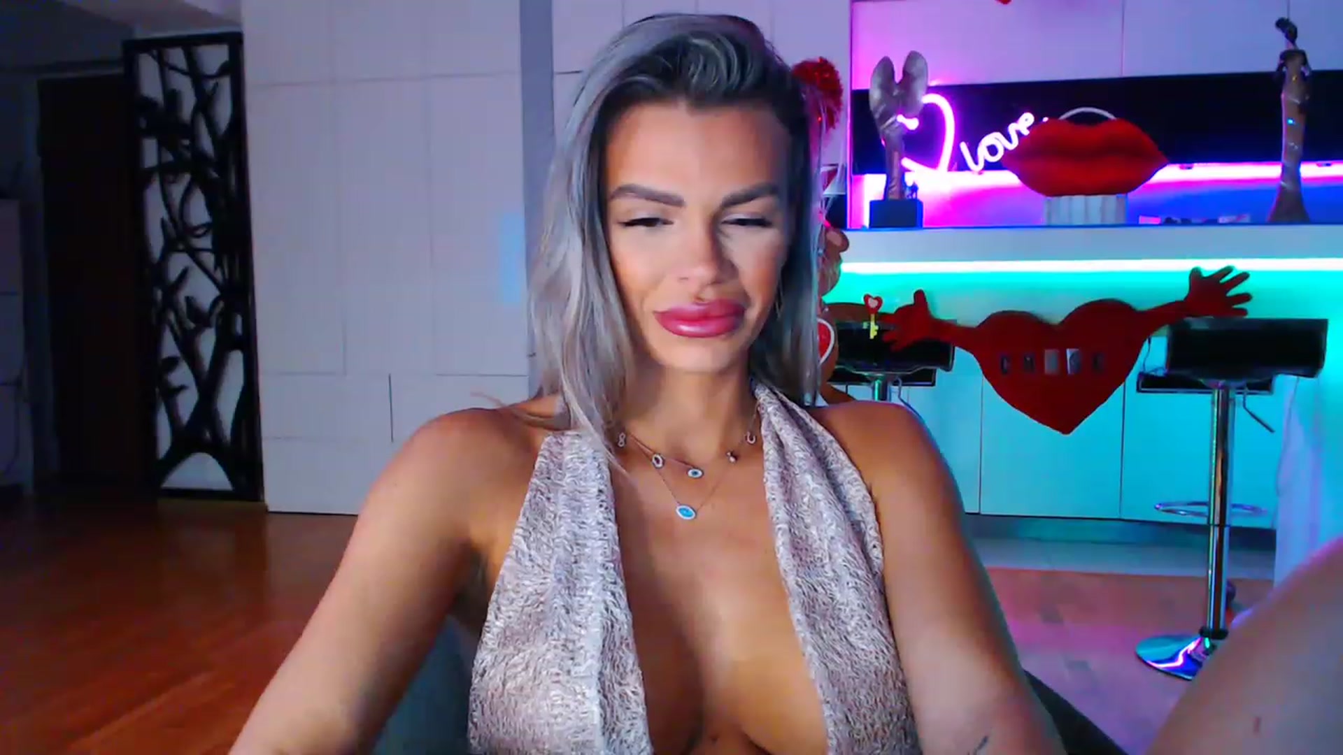 D_y_y video thumbnail