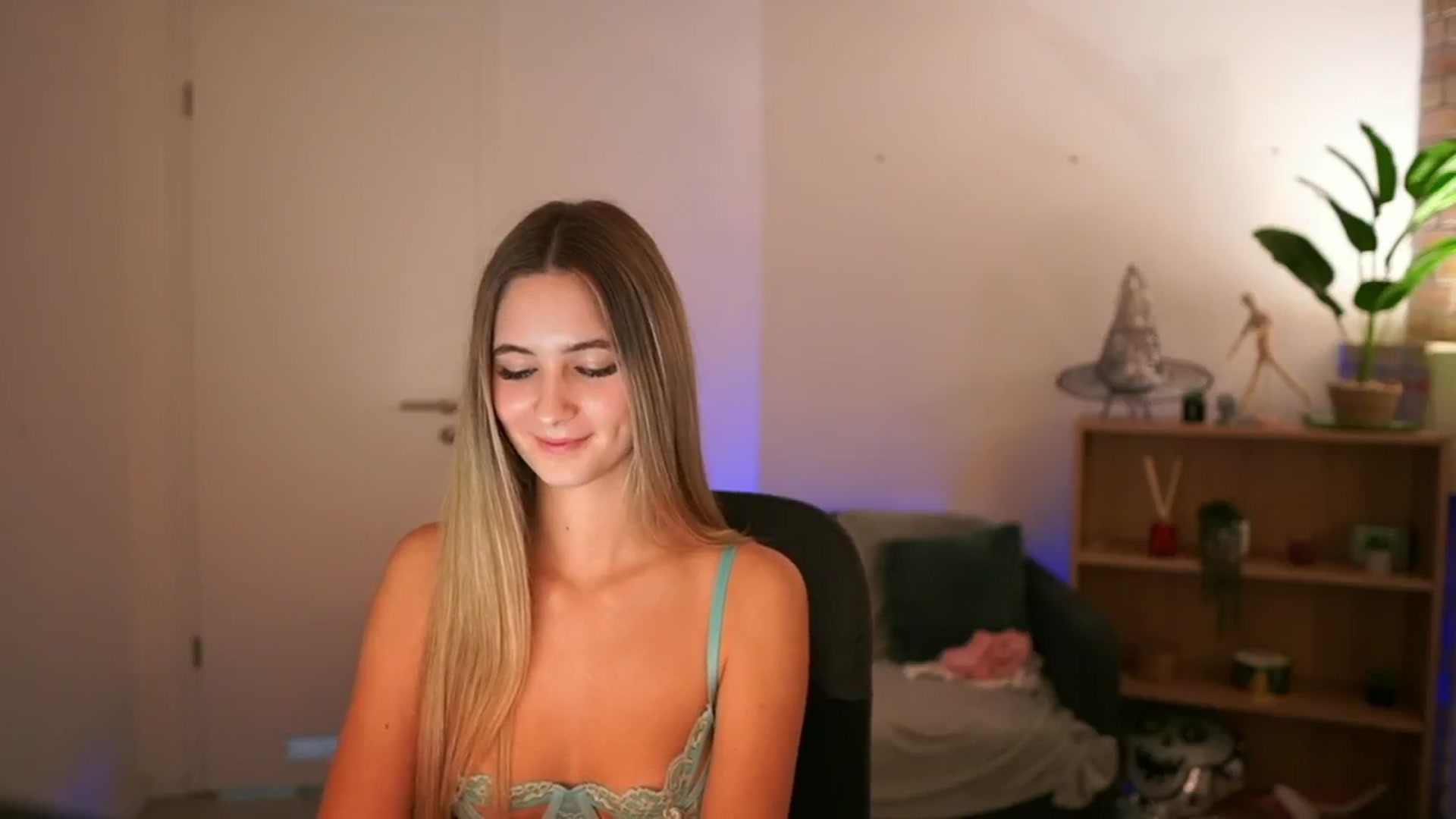 CuteGirl_18 video thumbnail