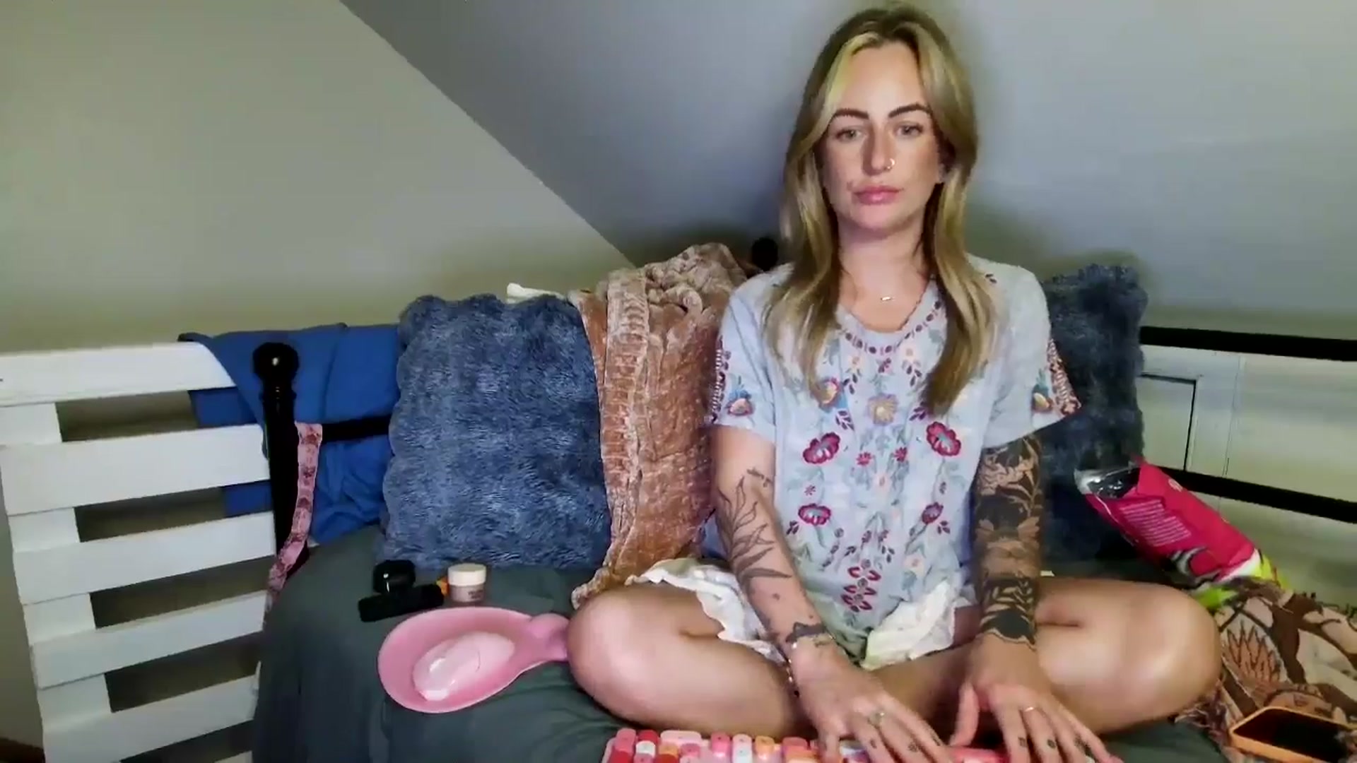 Lena_bee video thumbnail