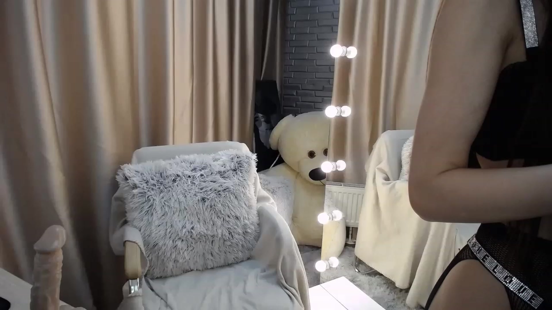 Lea_Lexis video thumbnail