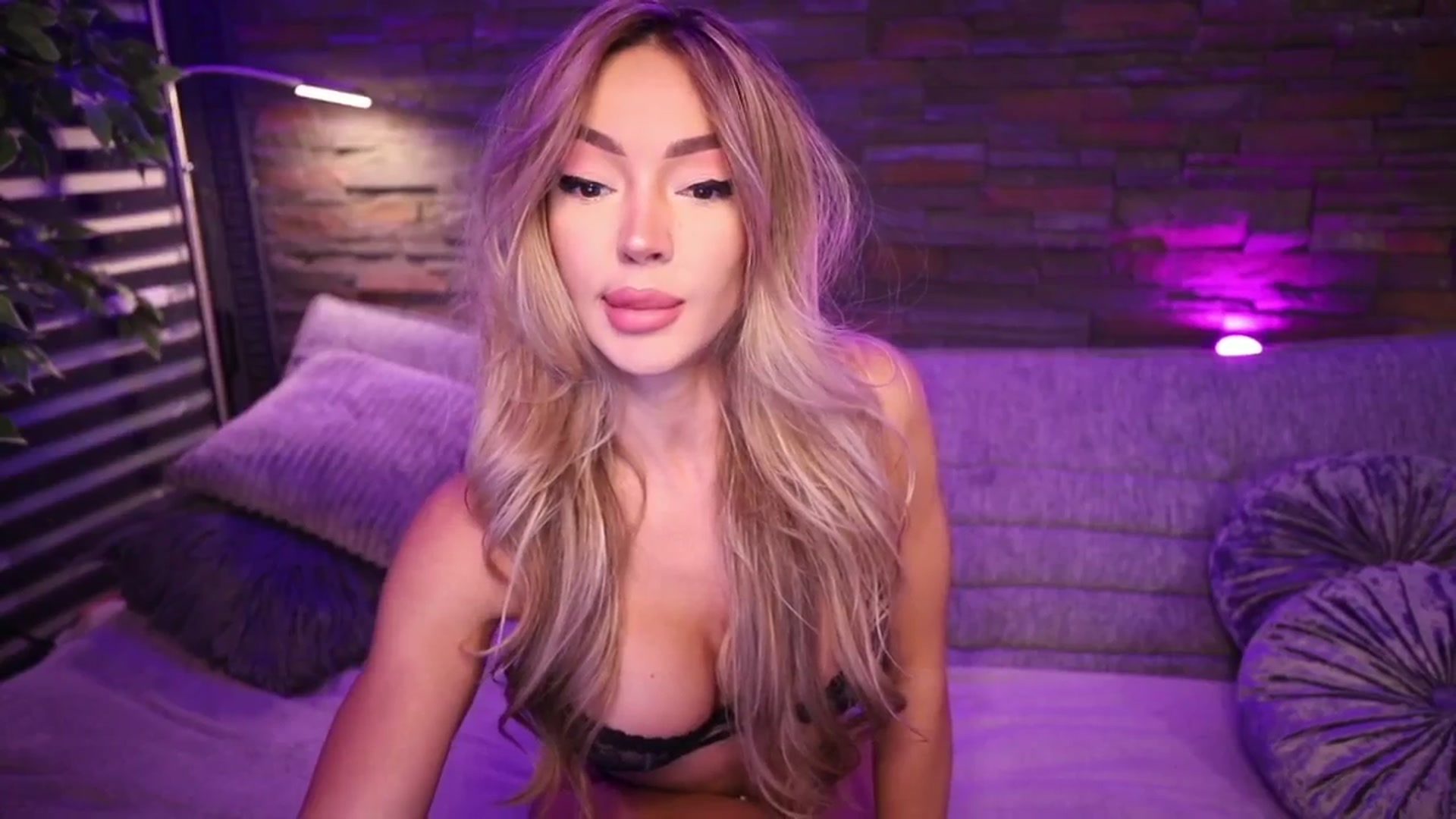 Carminahot video thumbnail