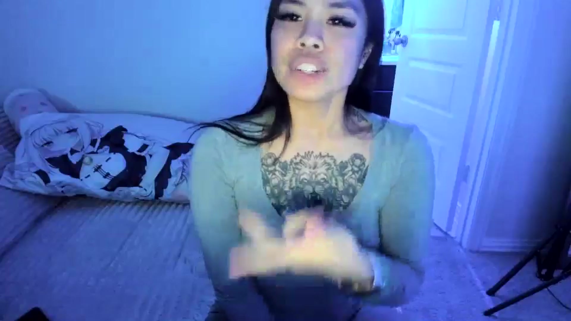 dolllface video thumbnail