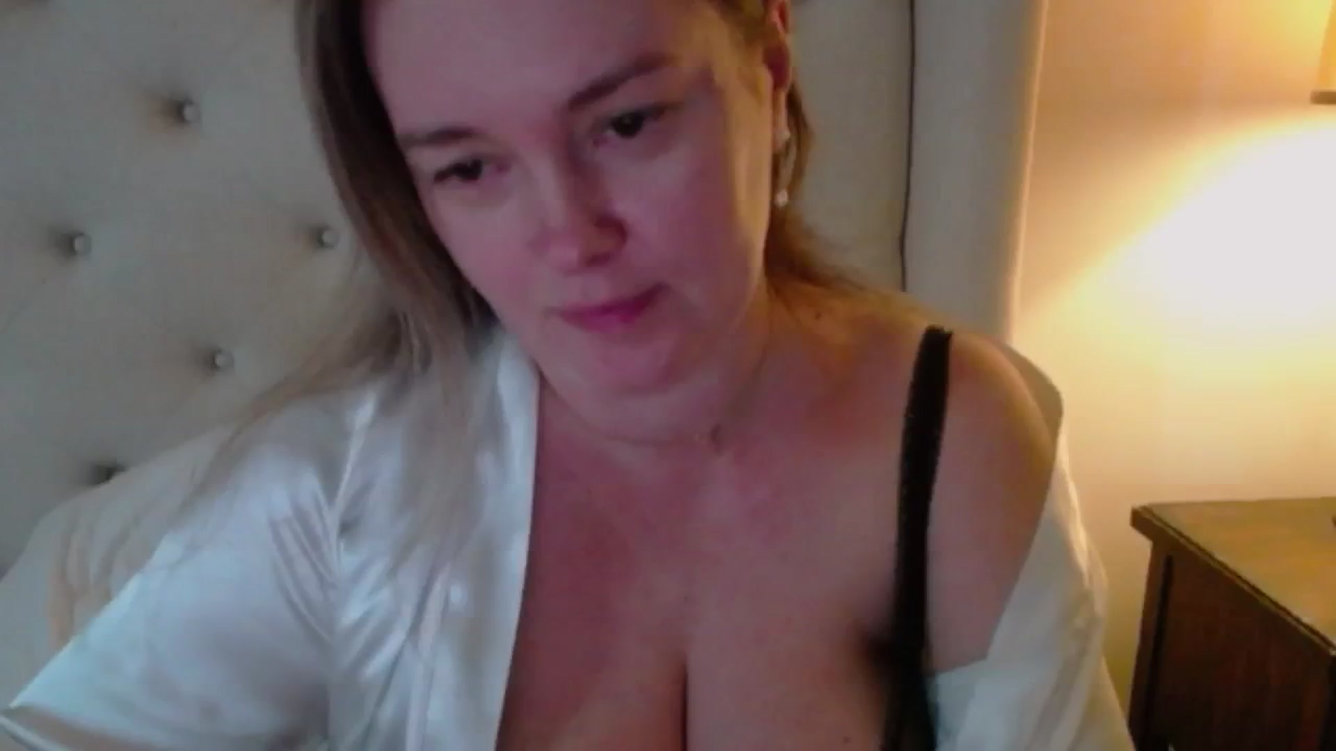 J0llye video thumbnail