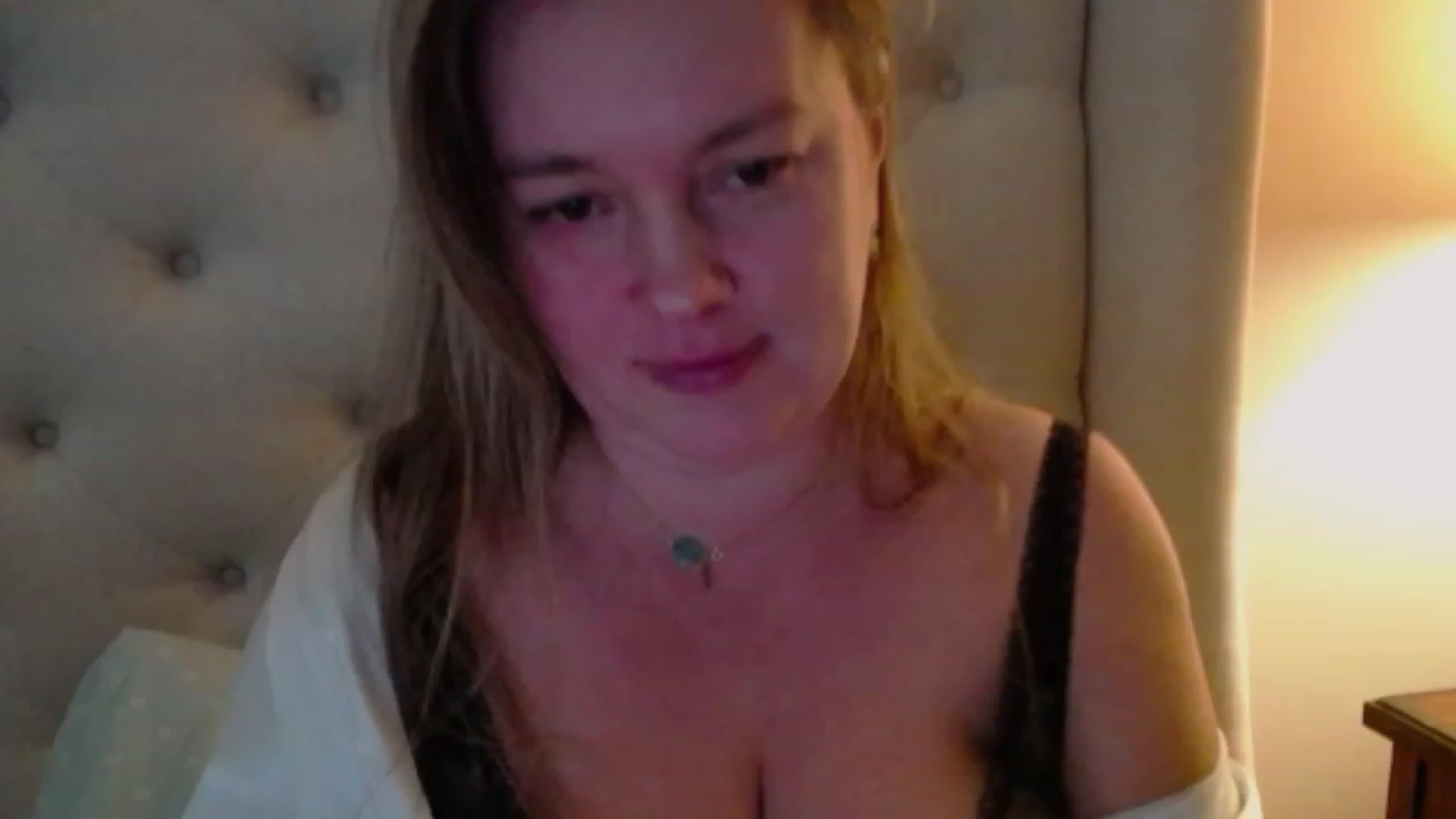J0llye video thumbnail