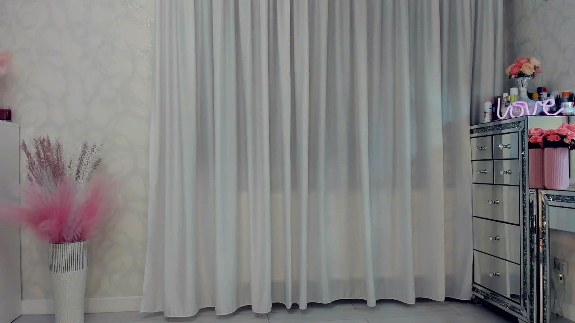 MissButterfly video thumbnail