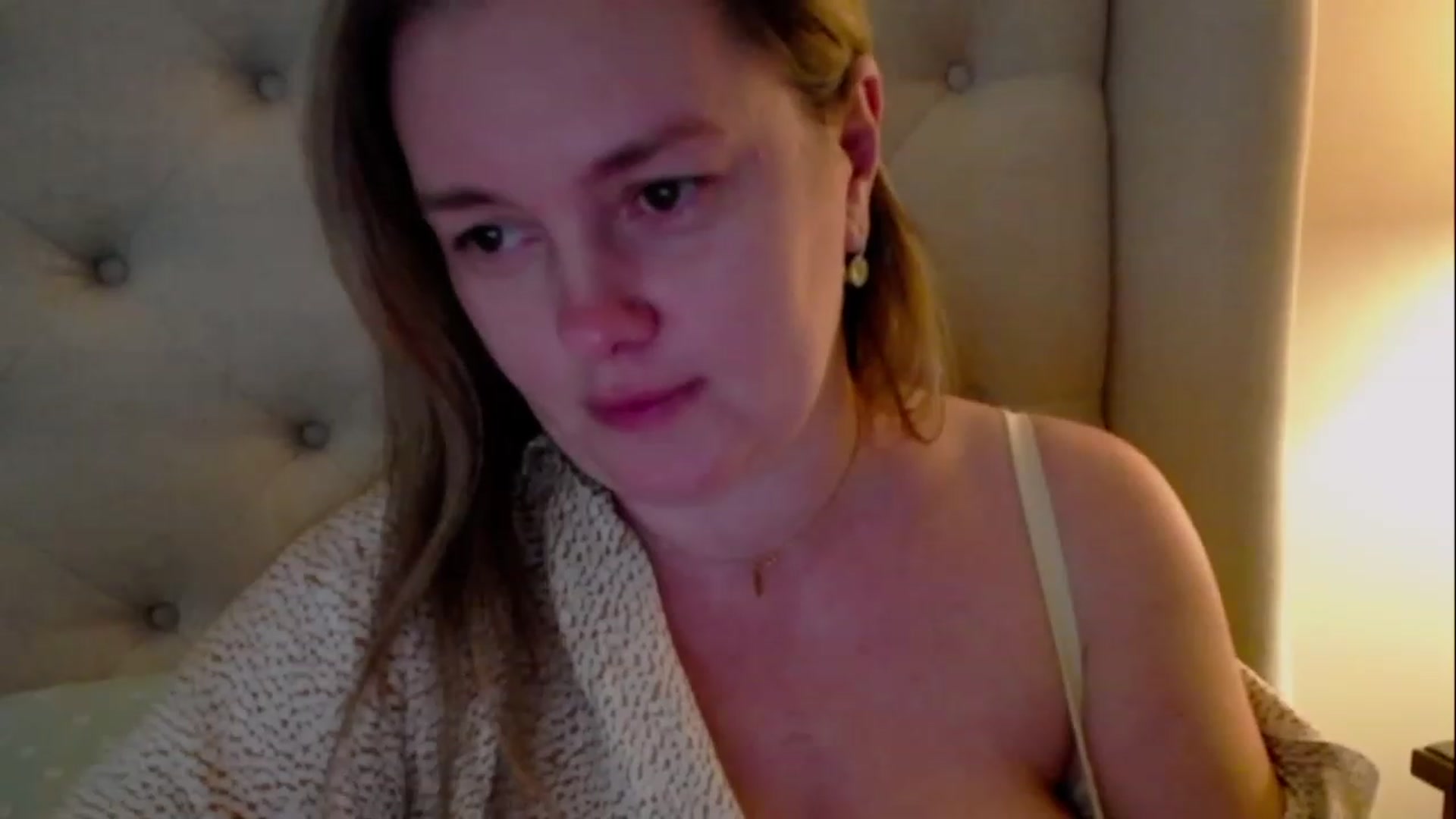 J0llye video thumbnail