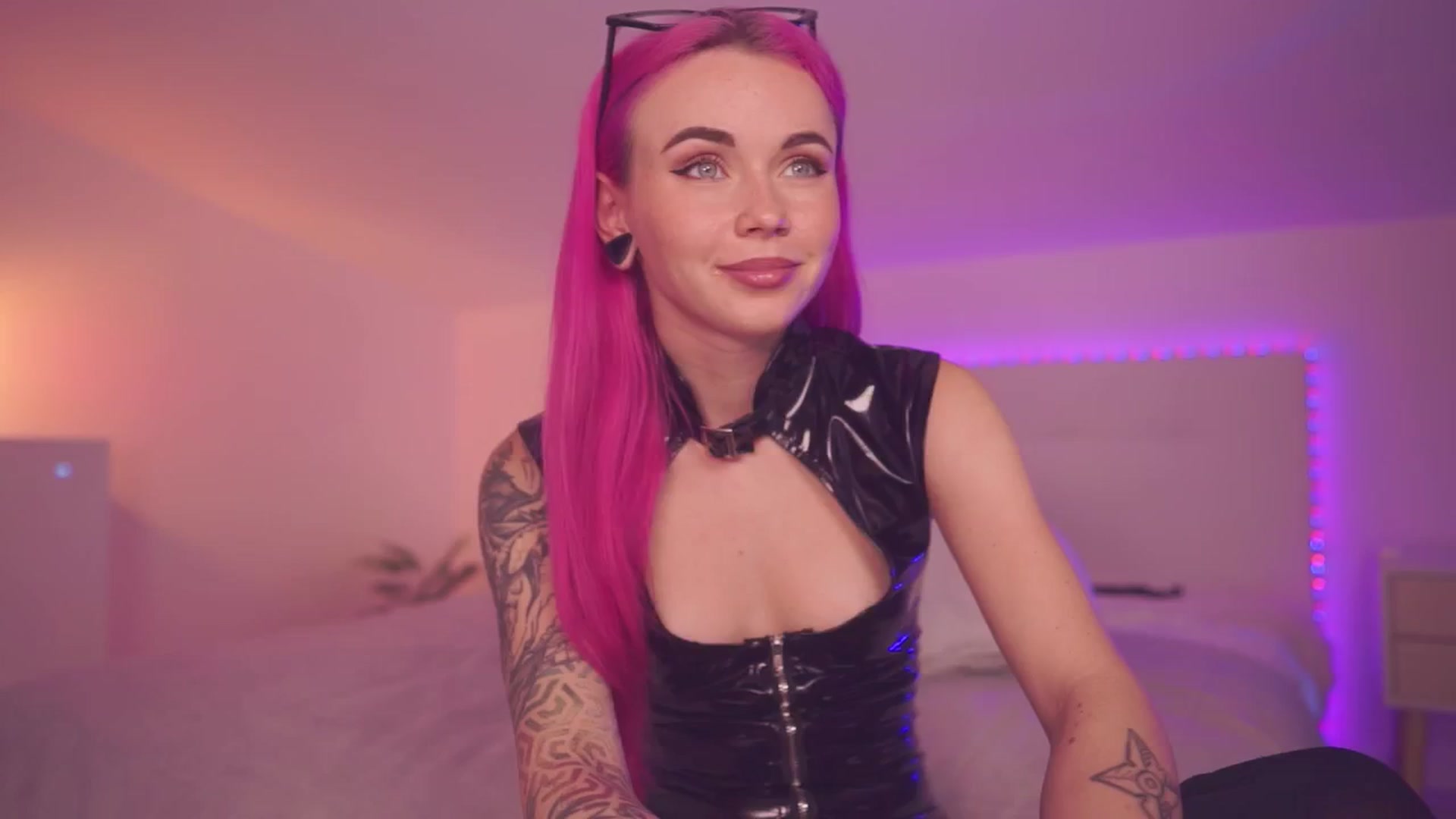 Sarah_Pink video thumbnail