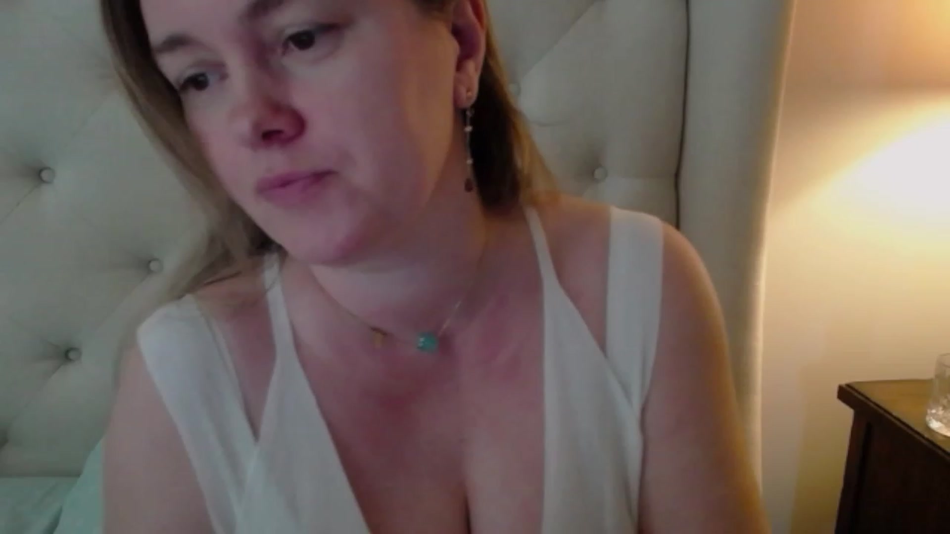 J0llye video thumbnail