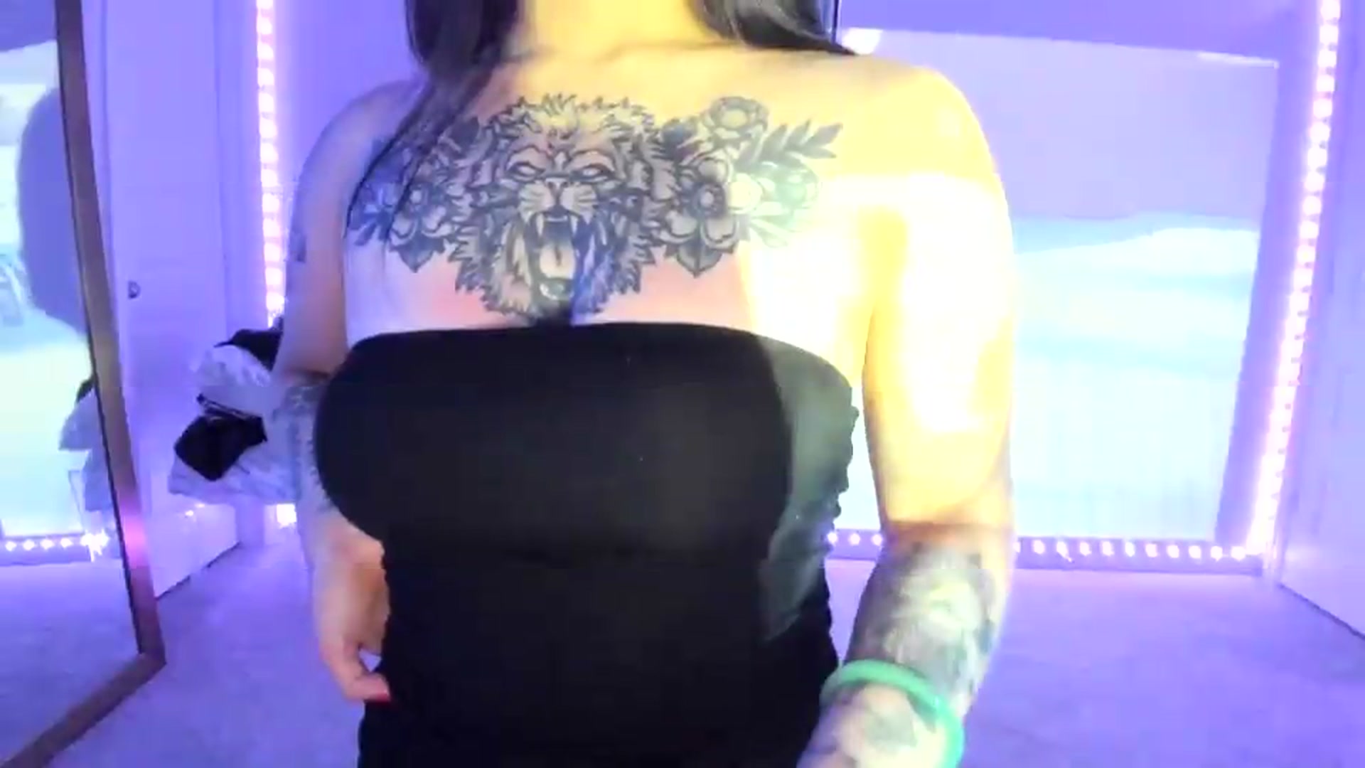 dolllface video thumbnail