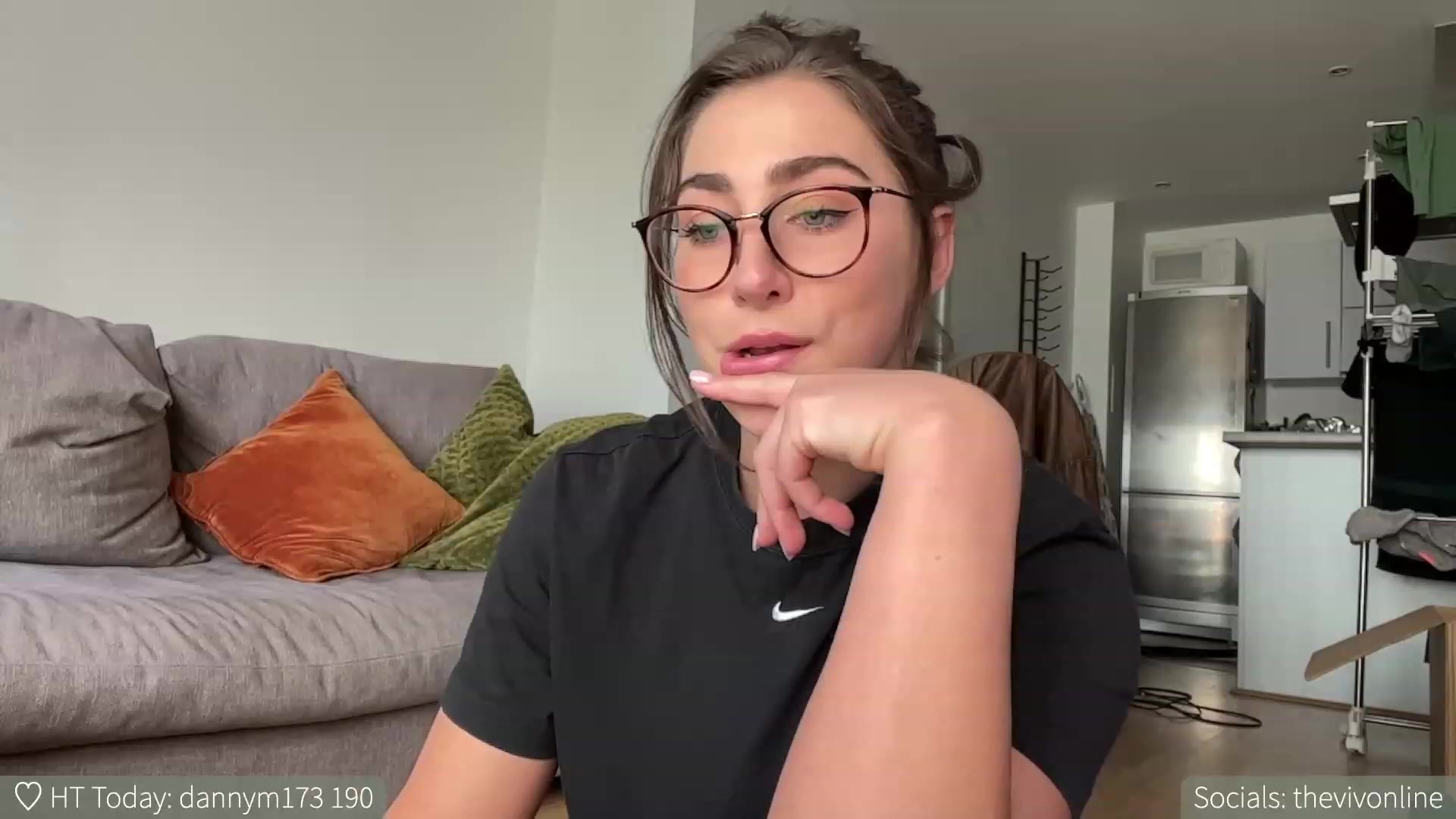 HelloViv video thumbnail