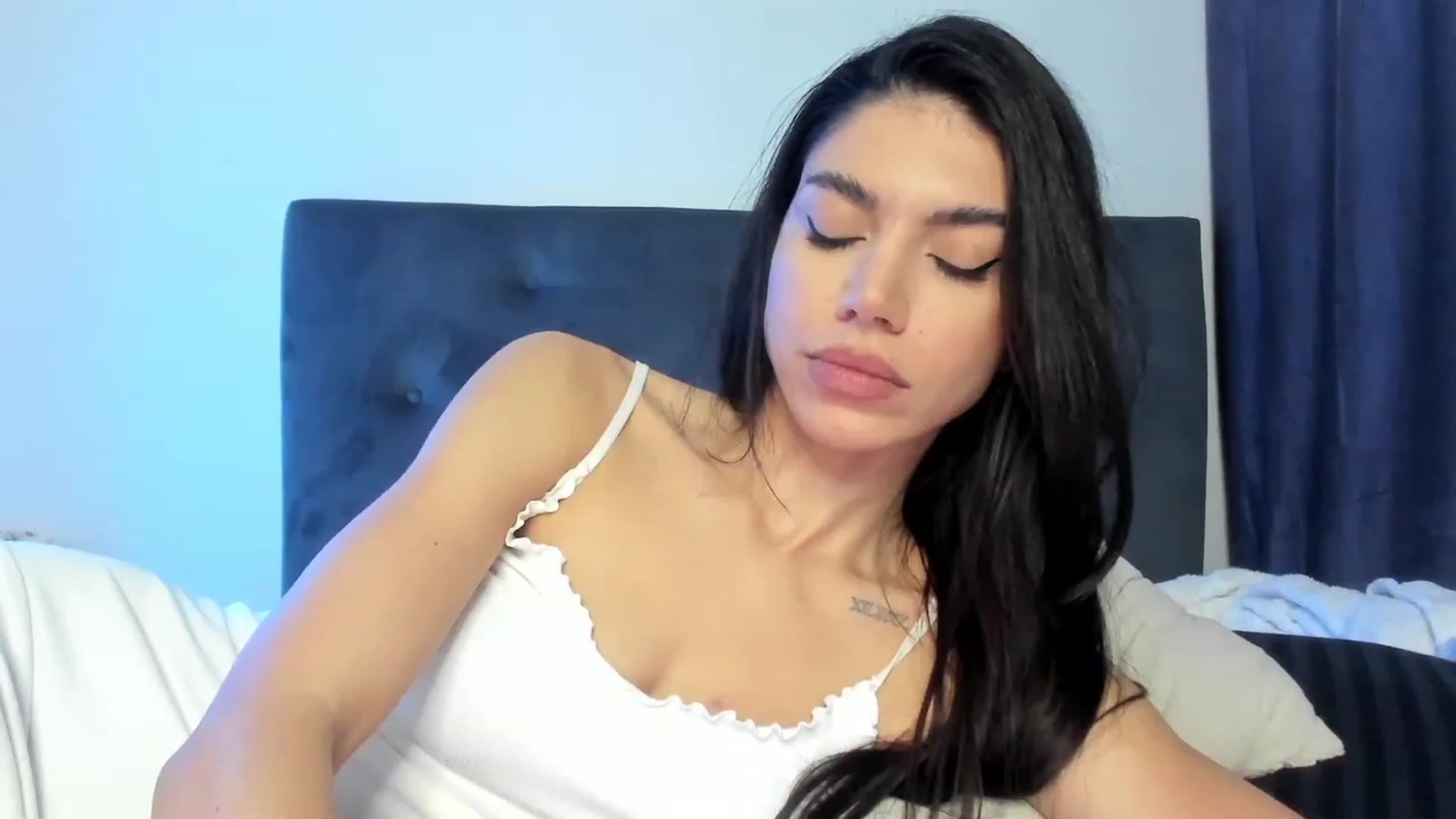 Bee_Bee video thumbnail