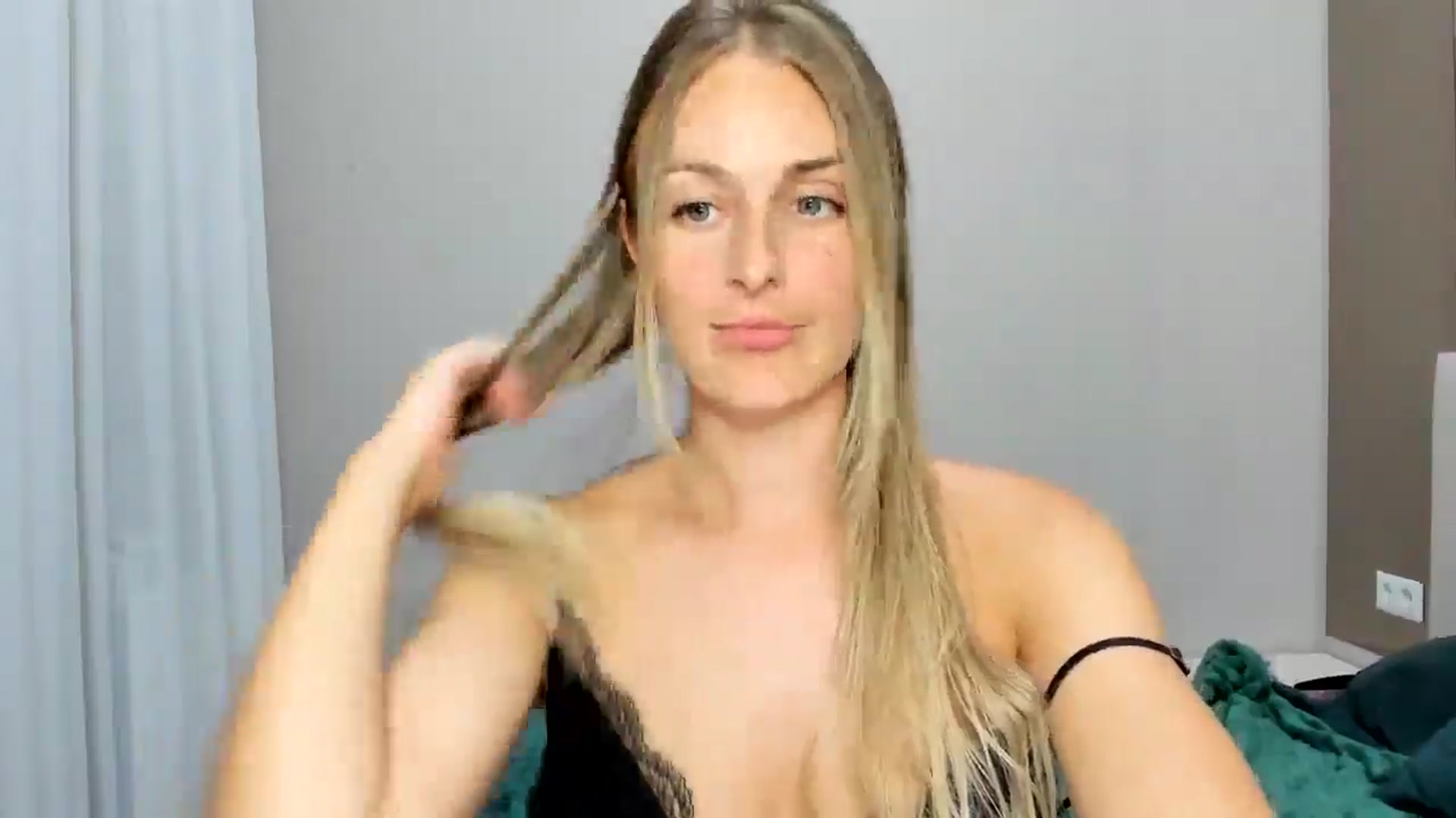 regular_girl video thumbnail