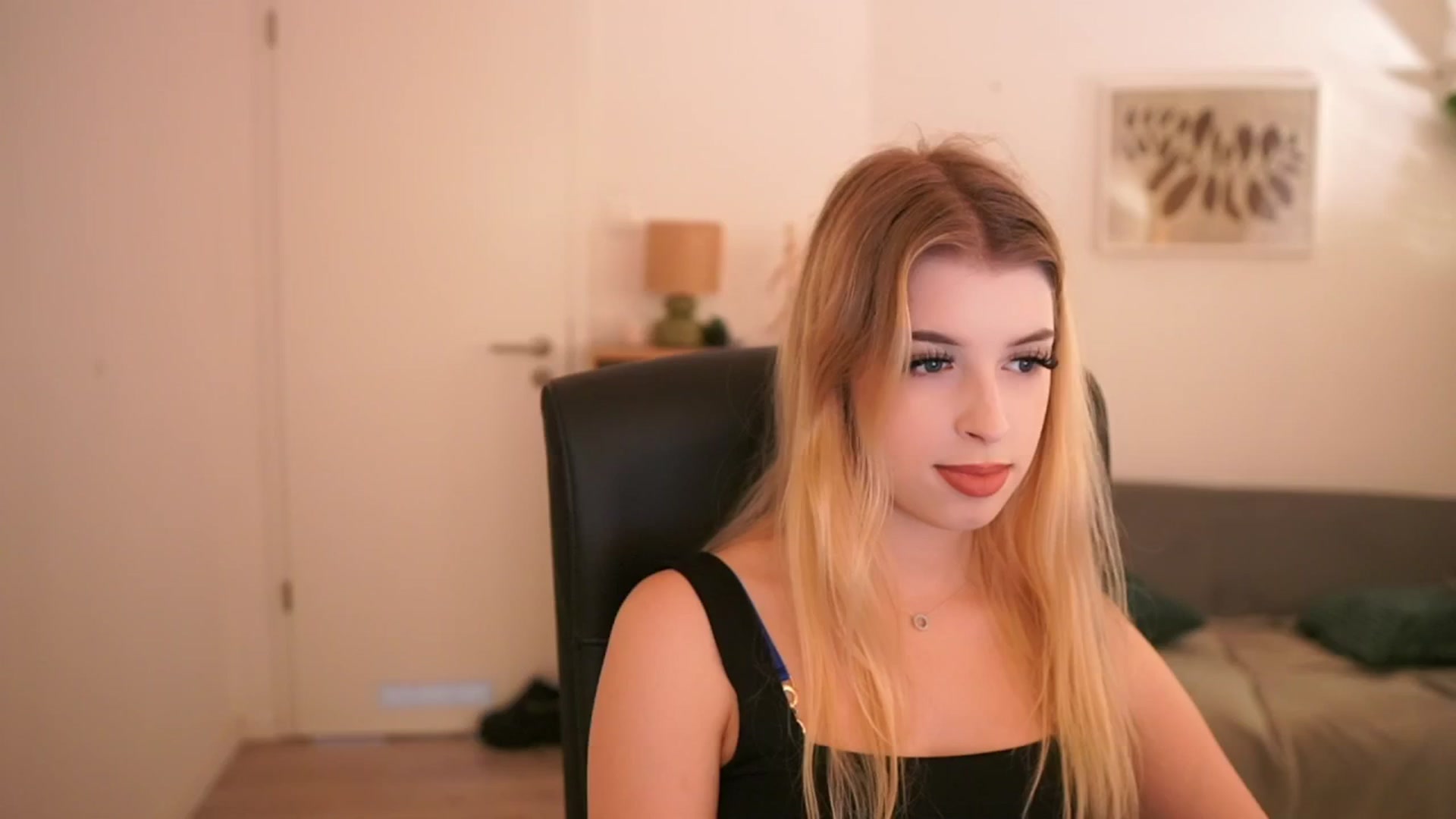 Peachyliana video thumbnail