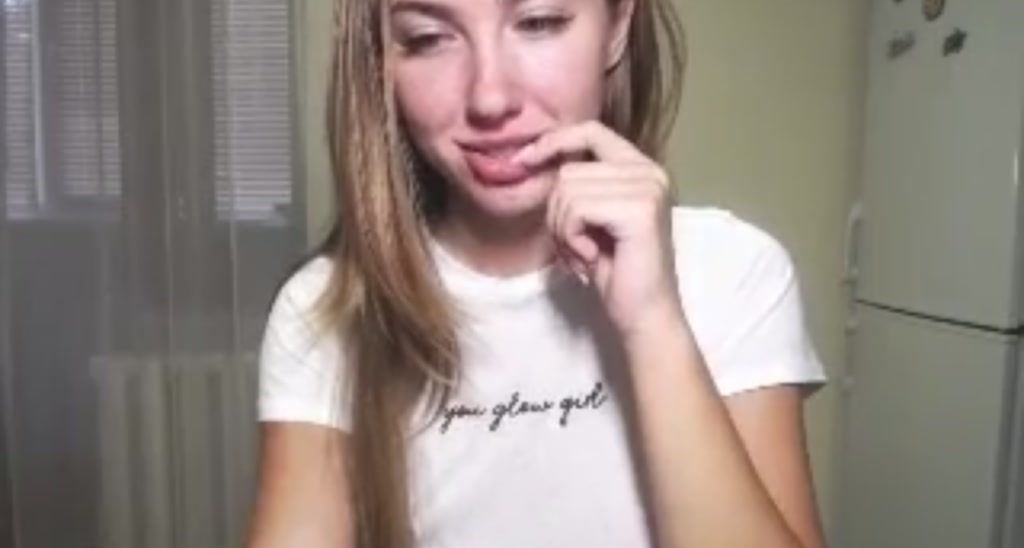 Ellie_18_ video thumbnail