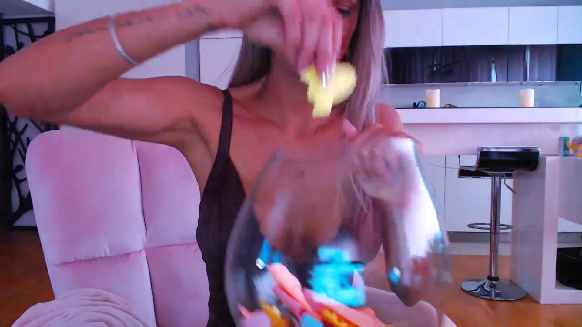 D_y_y video thumbnail