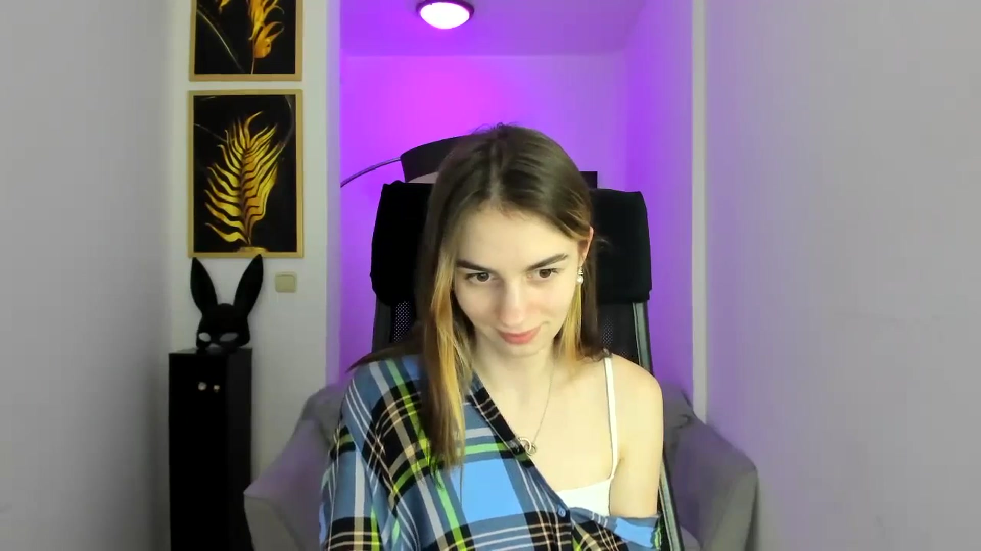 MileyBee video thumbnail