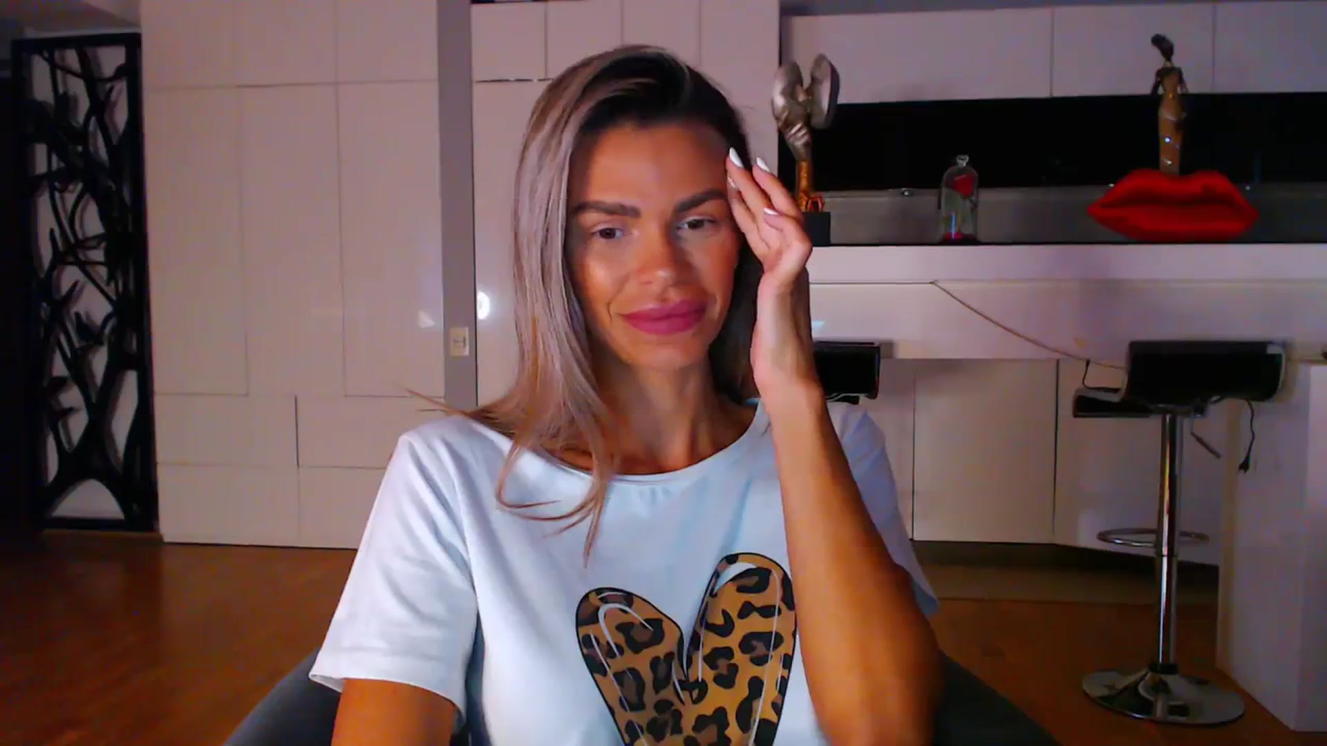 D_y_y video thumbnail