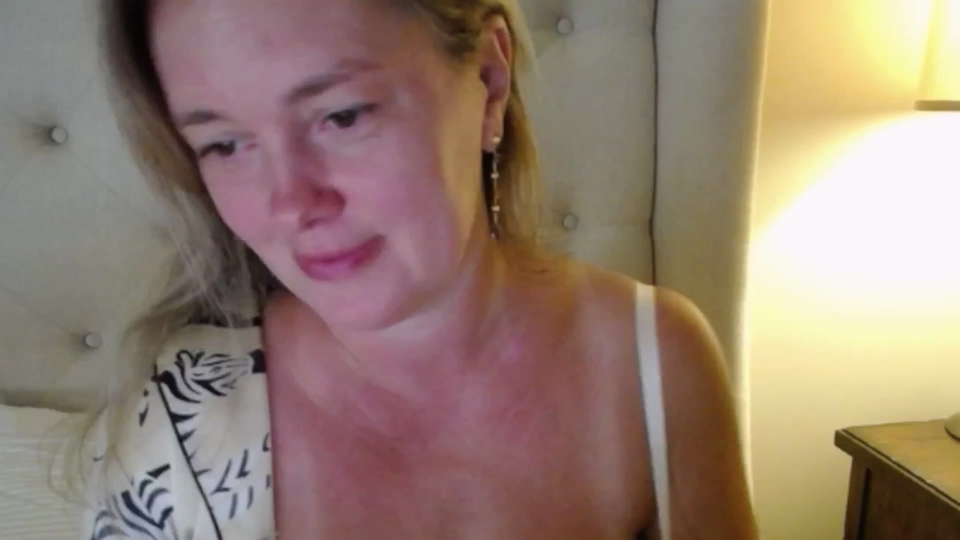 J0llye video thumbnail