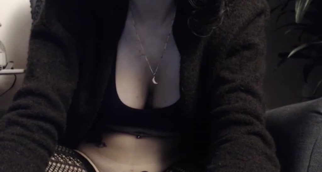 LolaRoses video thumbnail