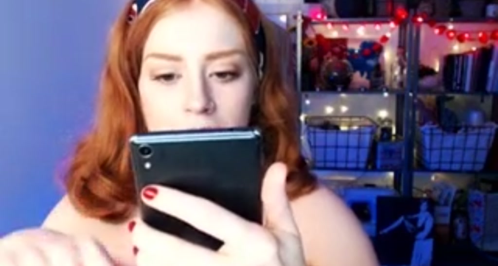 LunaRoux video thumbnail