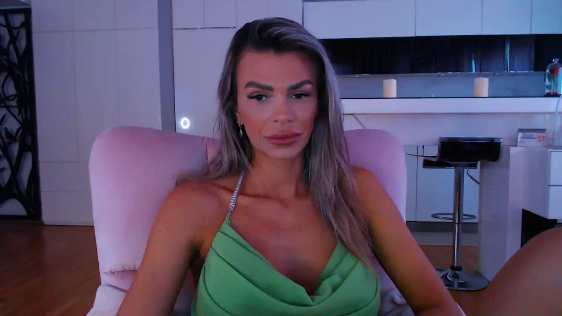 D_y_y video thumbnail