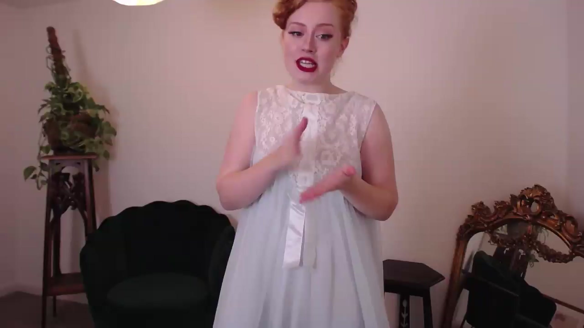 LunaRoux video thumbnail