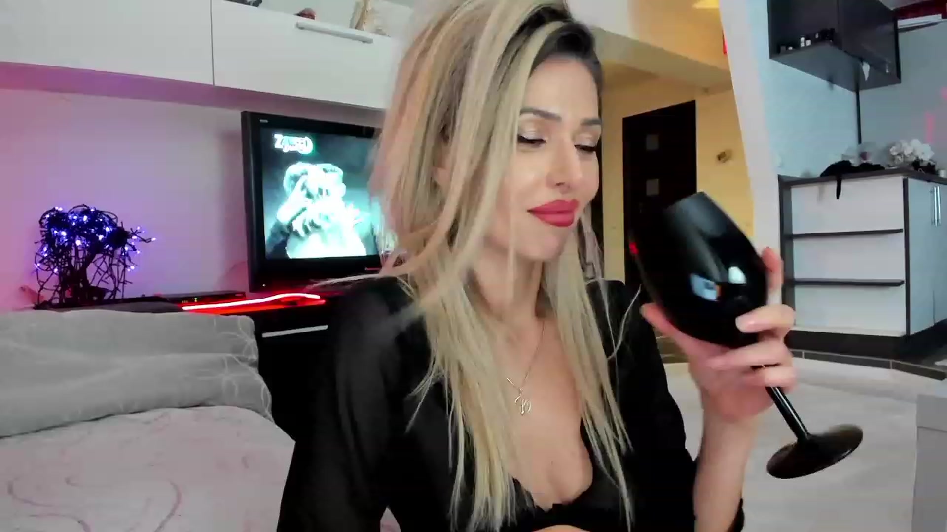 SmileyTinaa video thumbnail