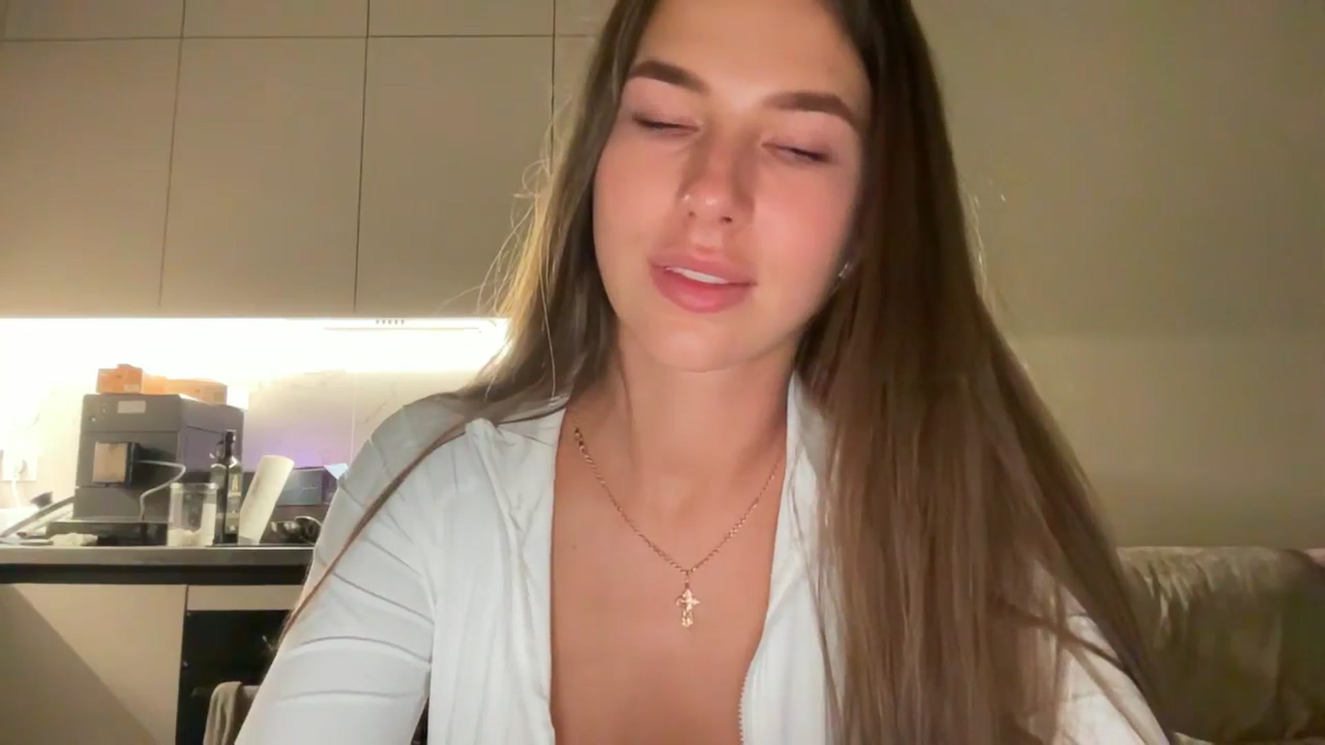 kissfreeze video thumbnail