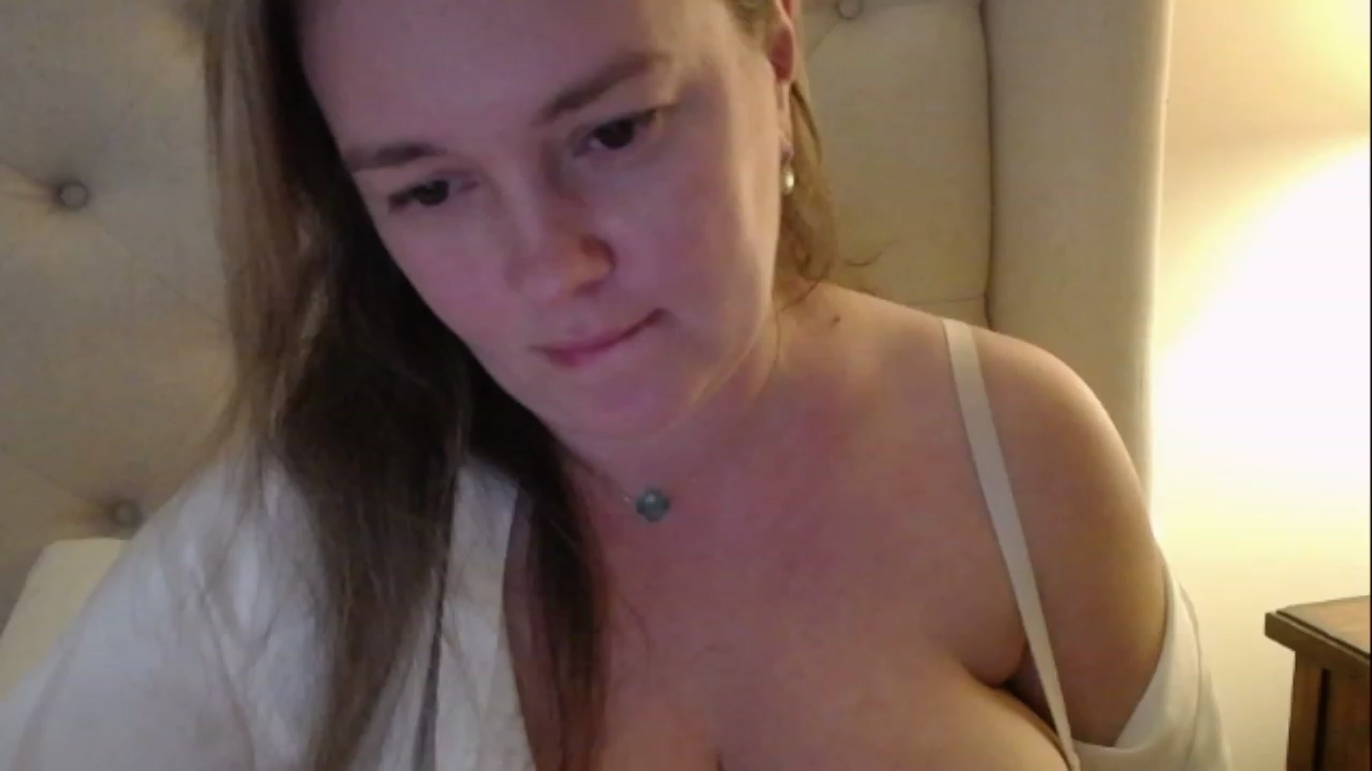 J0llye video thumbnail