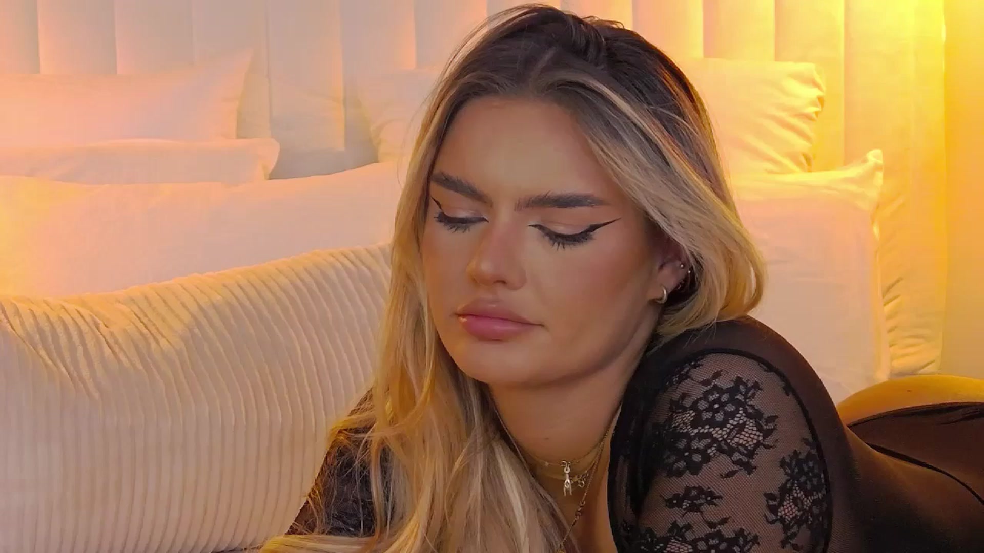 AnaisAnn video thumbnail