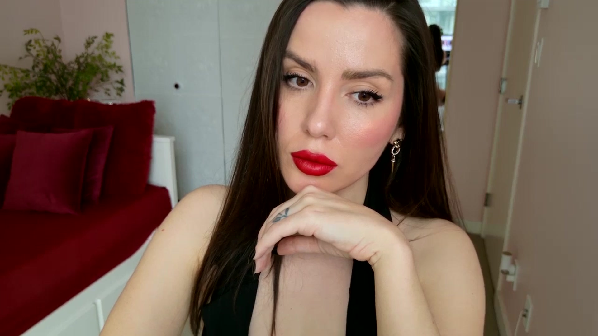 BellaBaxter video thumbnail