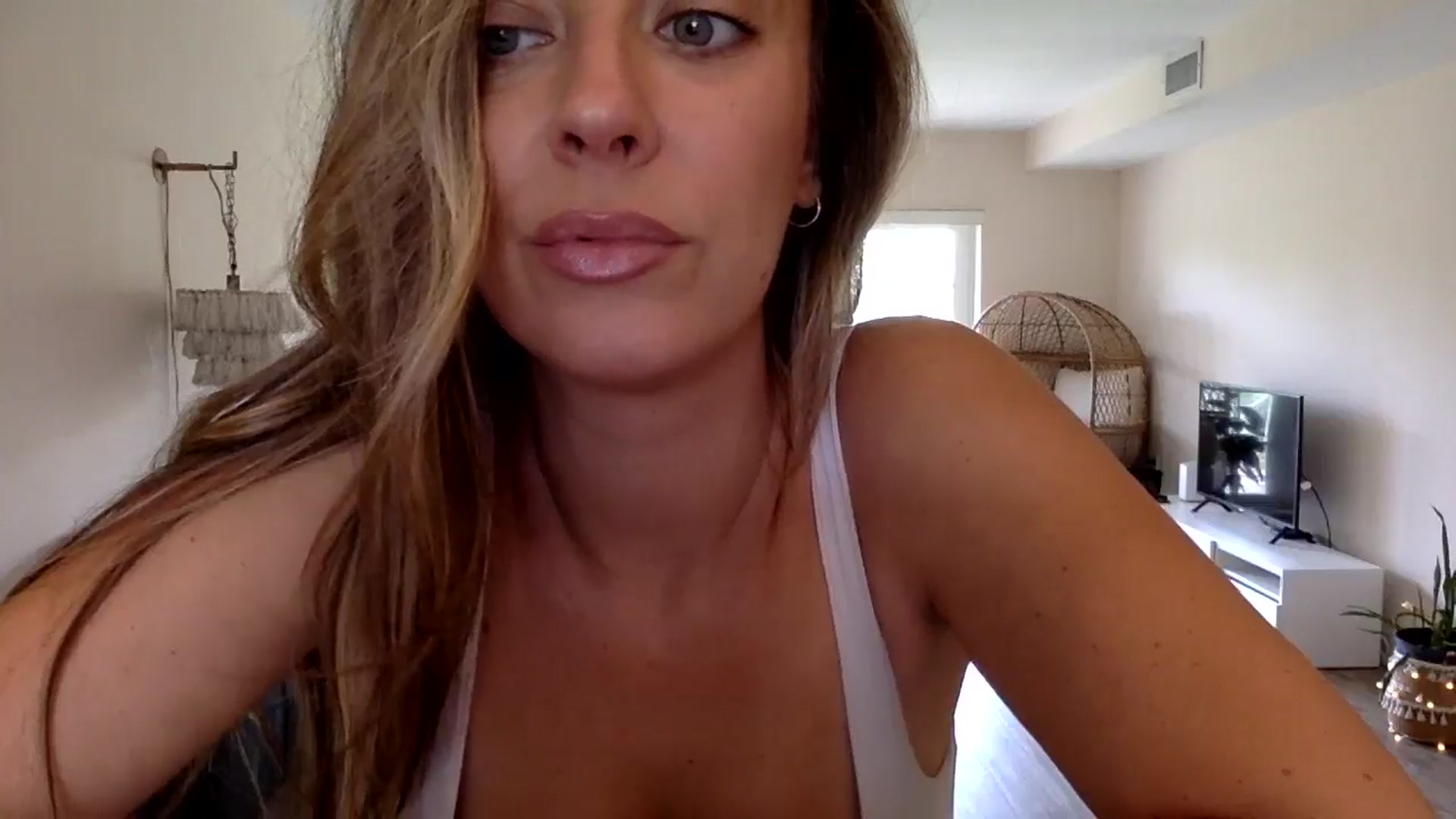 DaniSendLuv video thumbnail