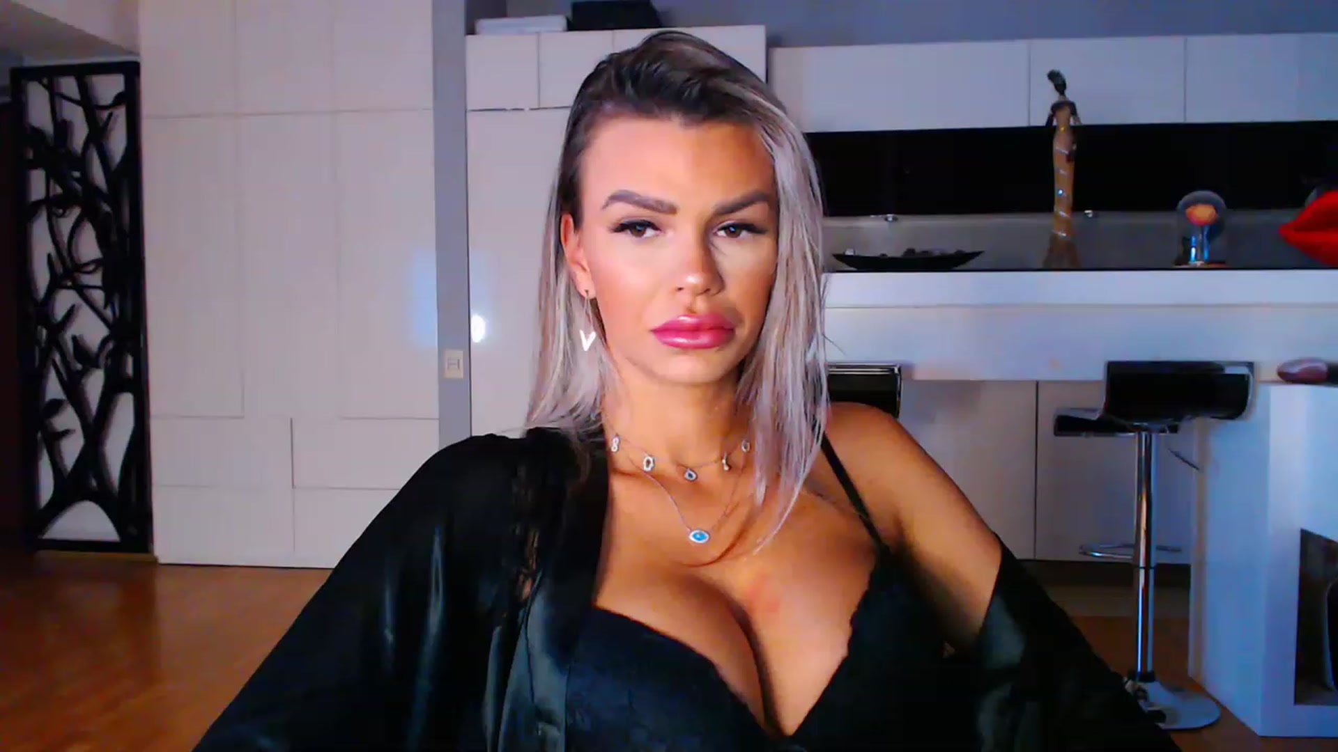 D_y_y video thumbnail