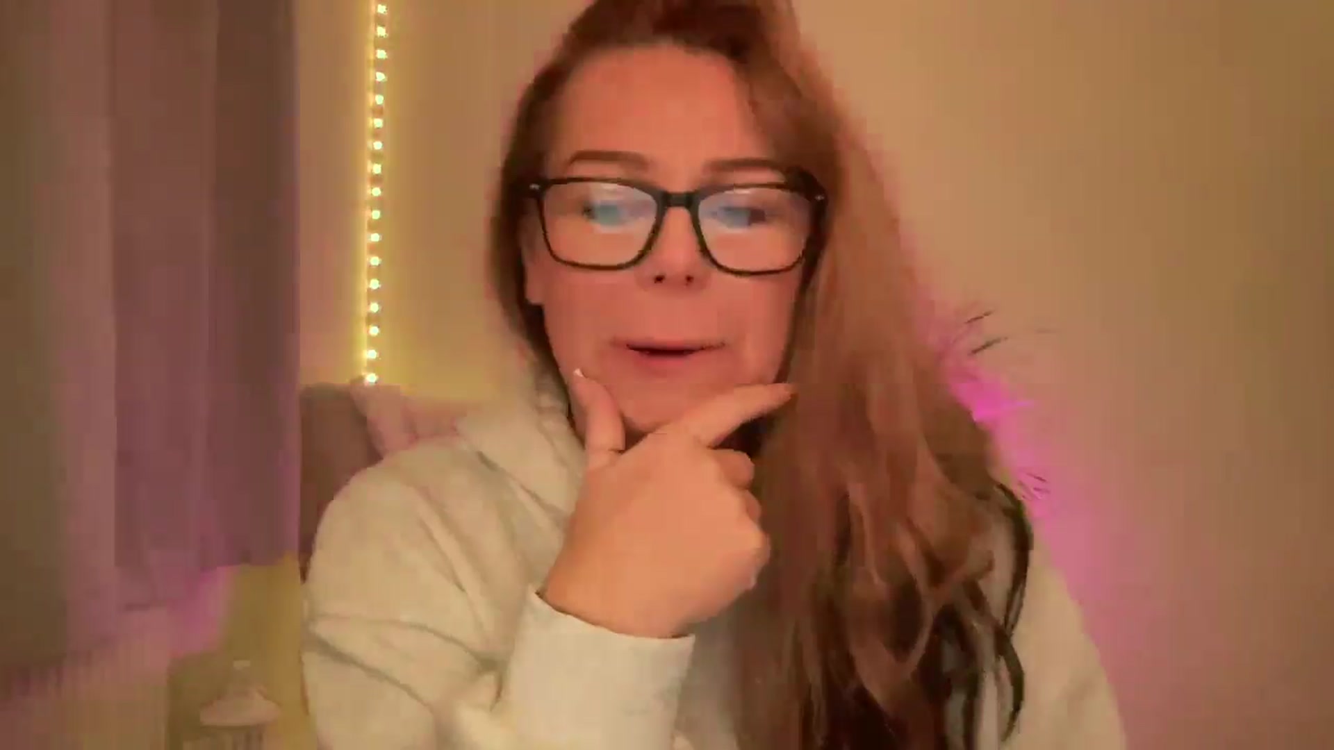 LarasDen video thumbnail