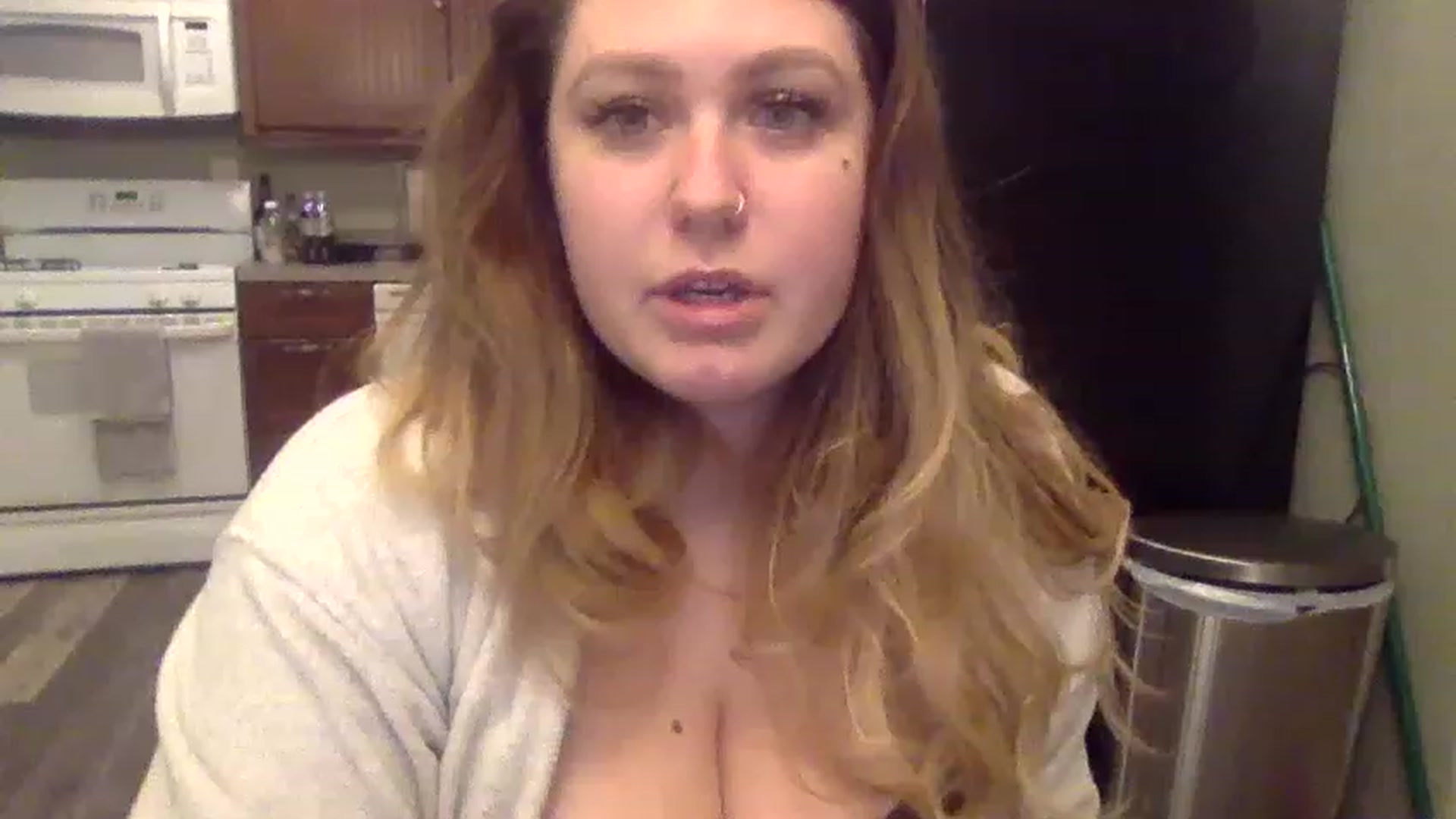 ellegirlie video thumbnail