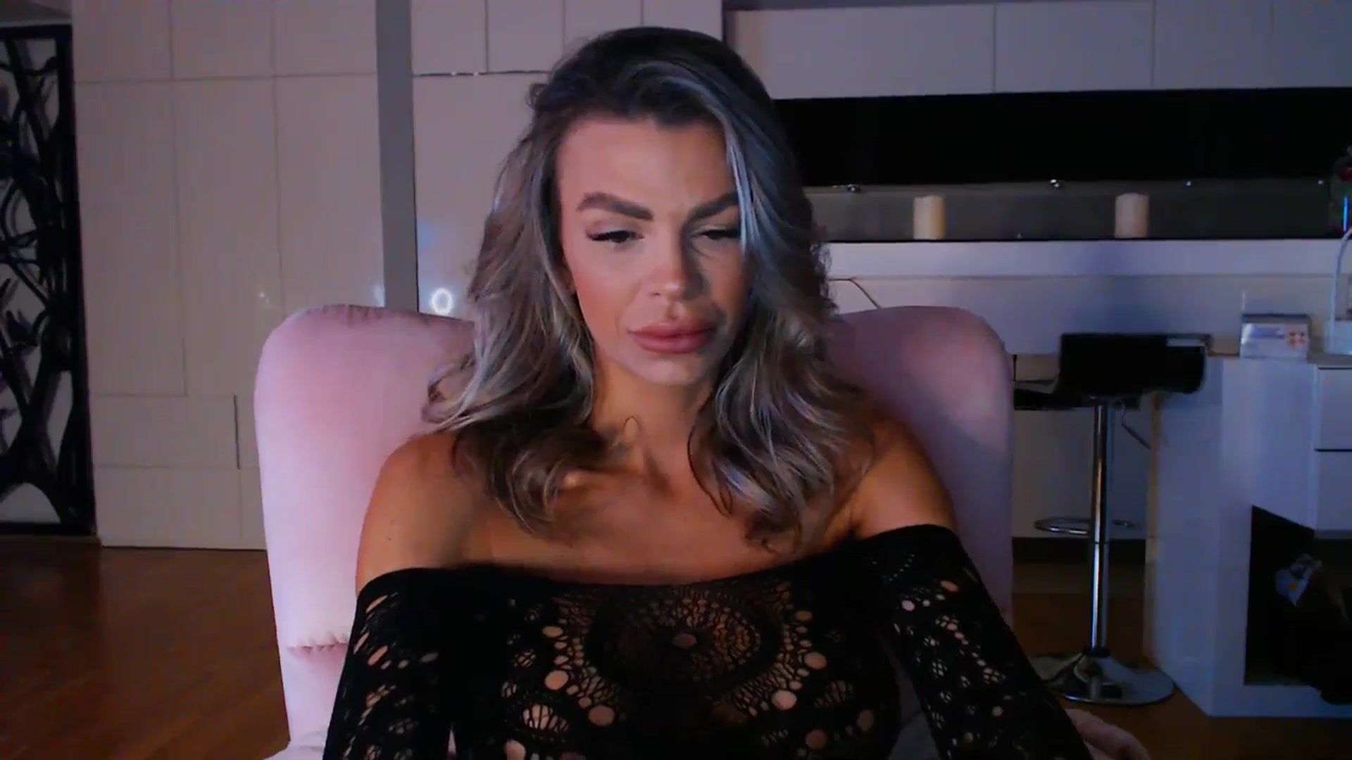 D_y_y video thumbnail