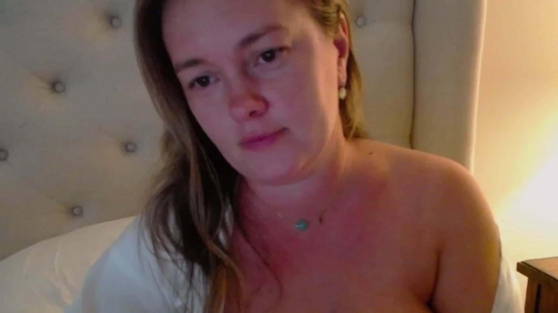 J0llye video thumbnail