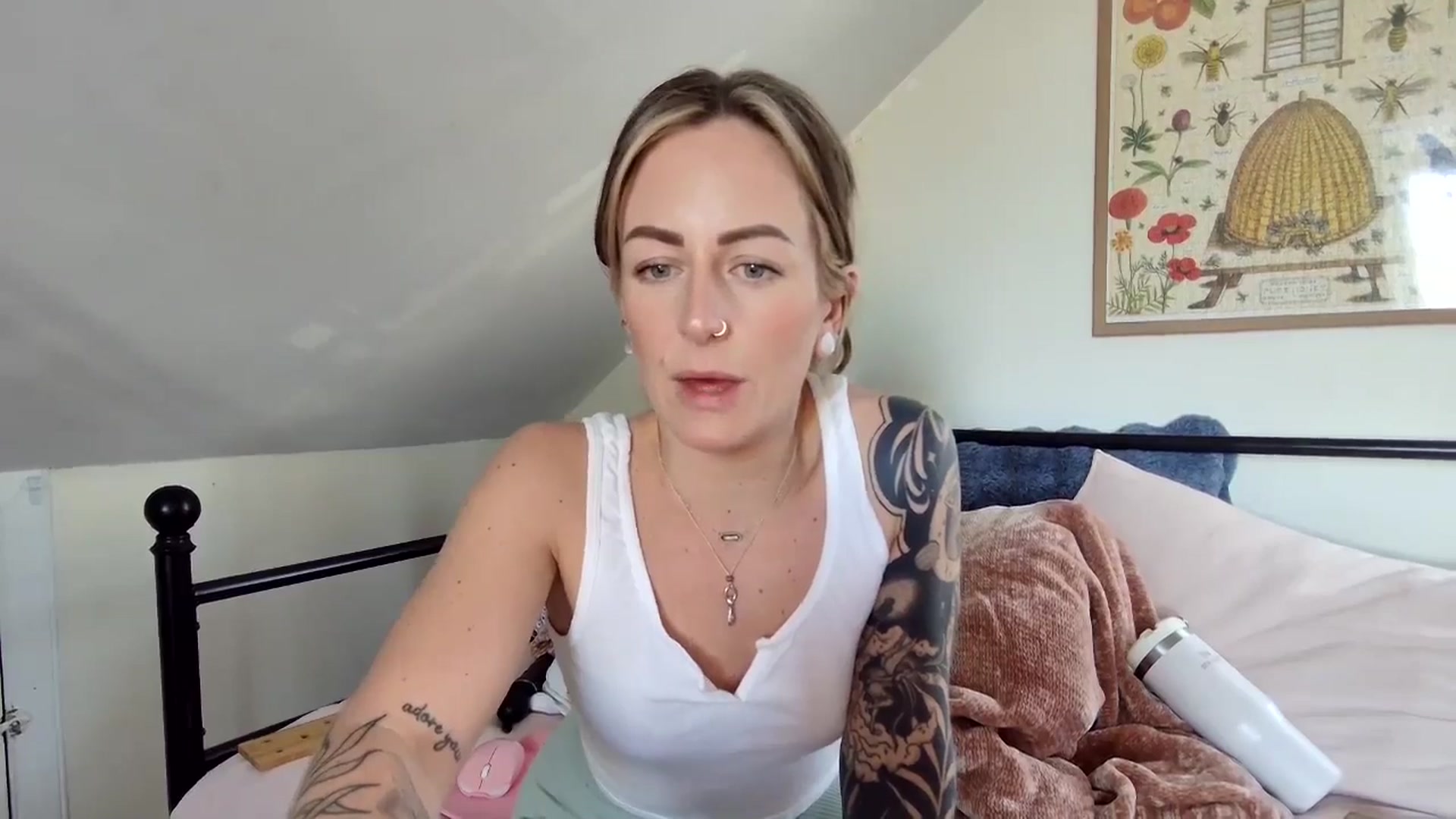Lena_bee video thumbnail